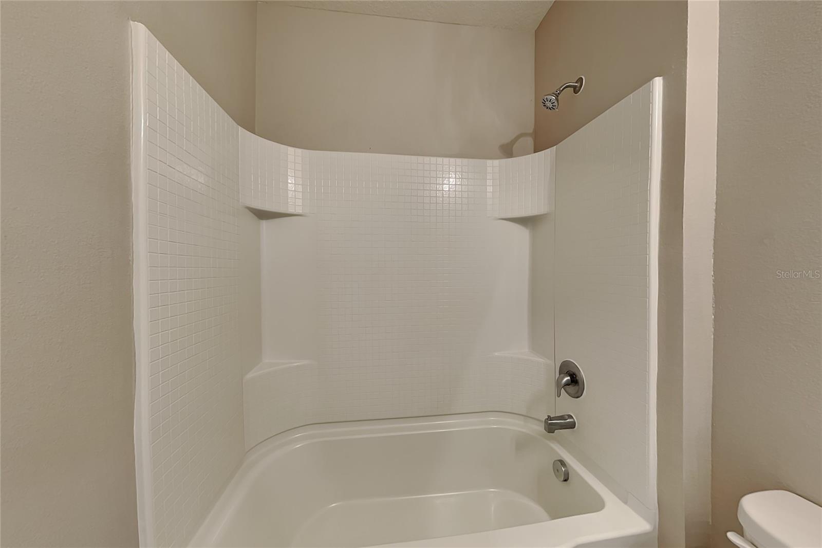 O6433856 Property Photo 12