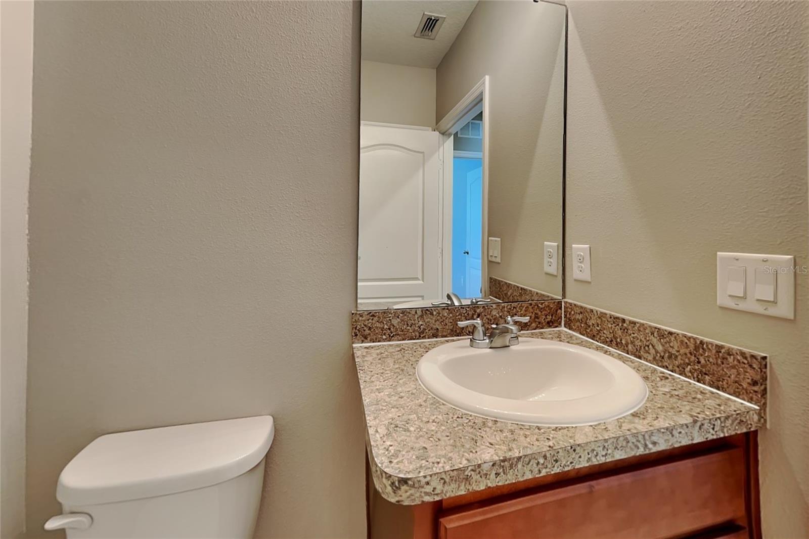 O6433856 Property Photo 13