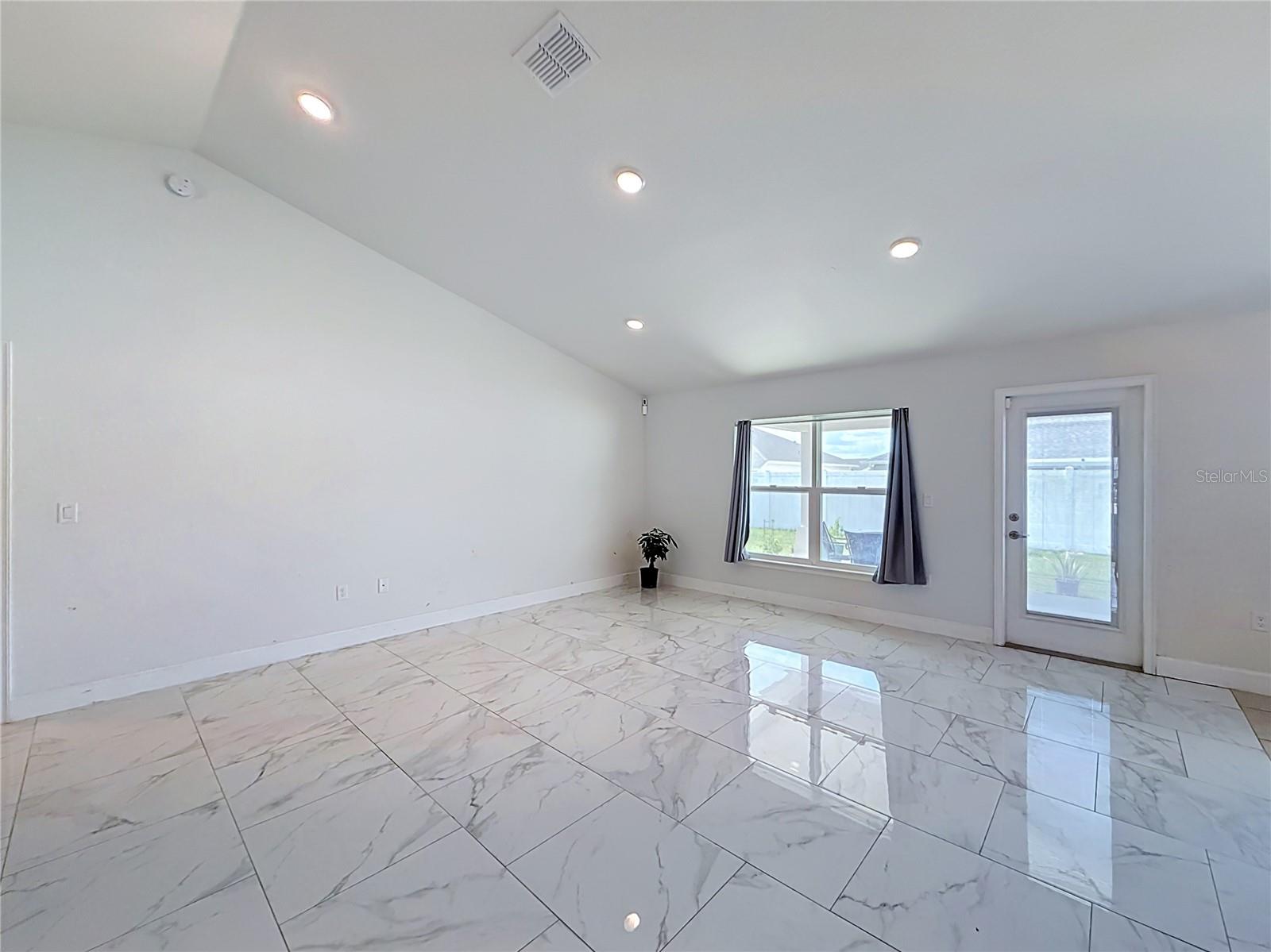 5108 Sw 90th Pl Property Photo 4