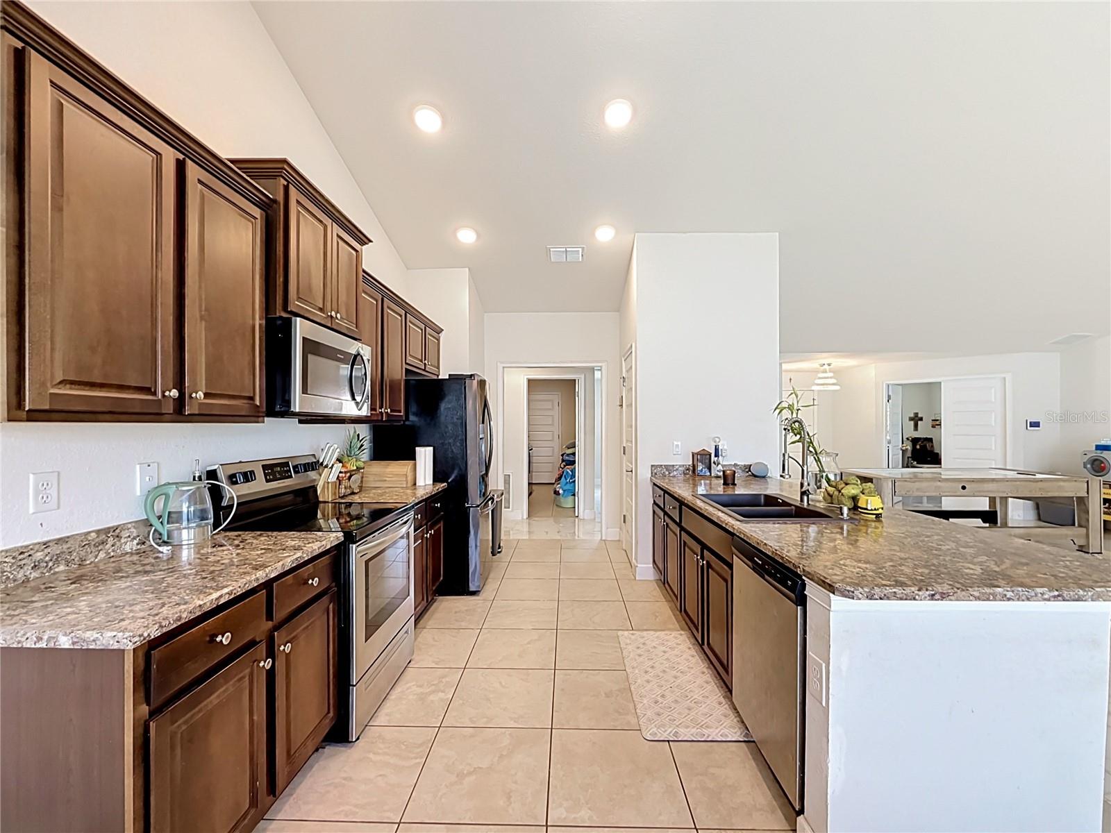 5108 Sw 90th Pl Property Photo 5