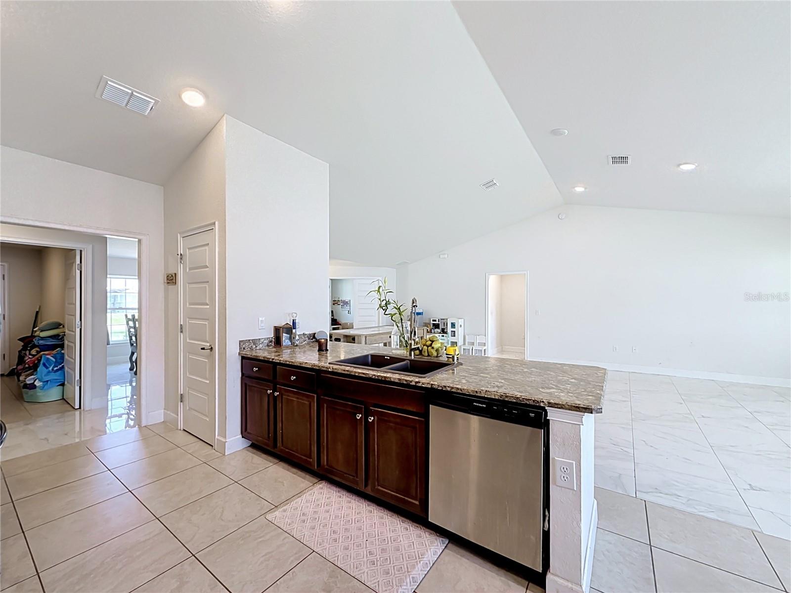 5108 Sw 90th Pl Property Photo 15