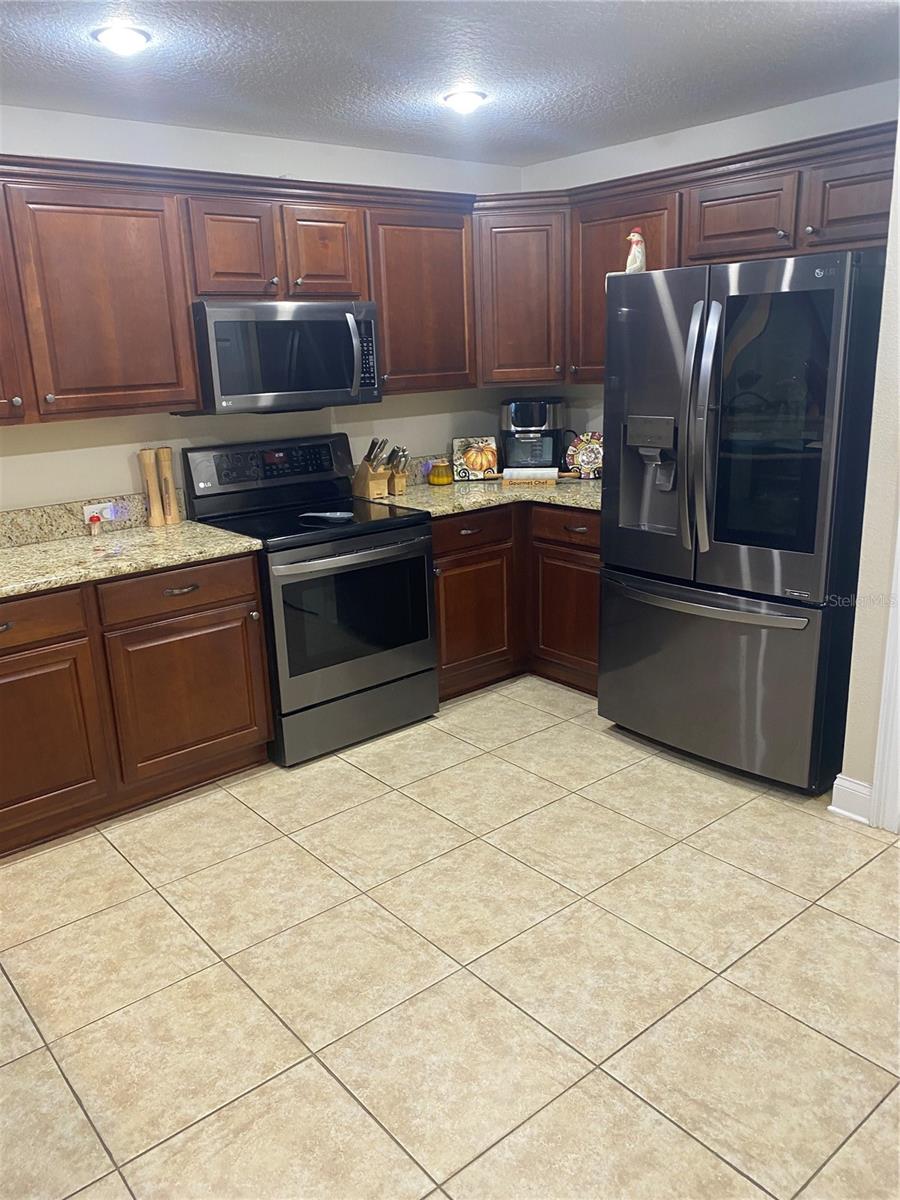 O6433900 Property Photo 11