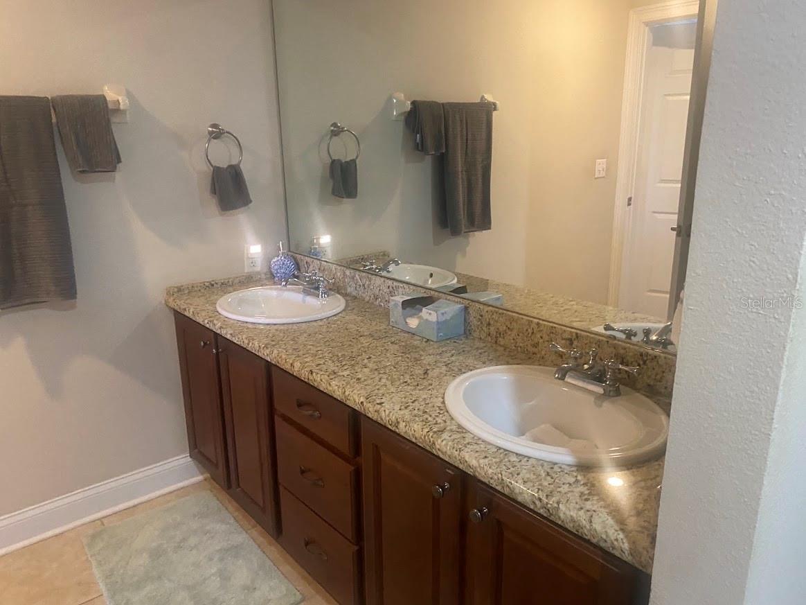 O6433900 Property Photo 14