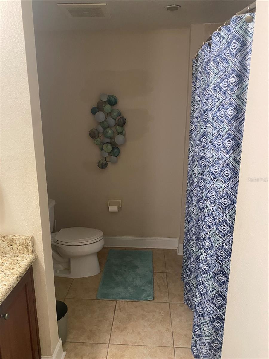 O6433900 Property Photo 15