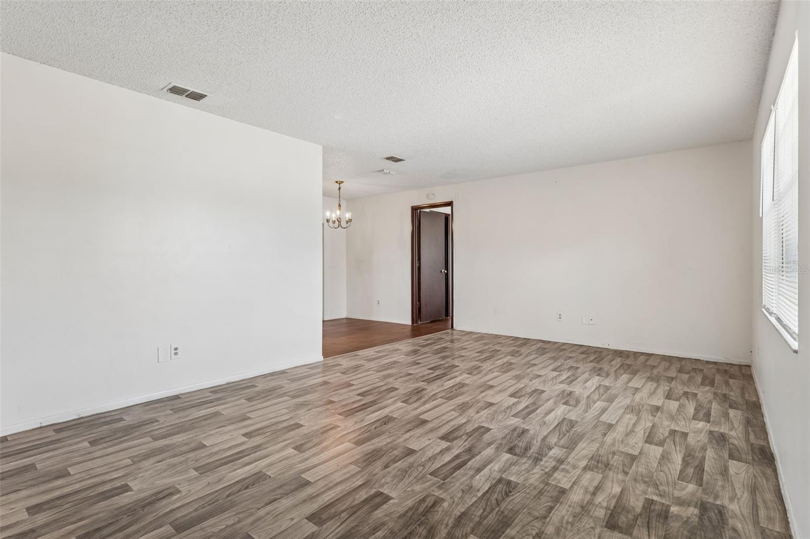 5343 Snowflake Ct Property Photo 3
