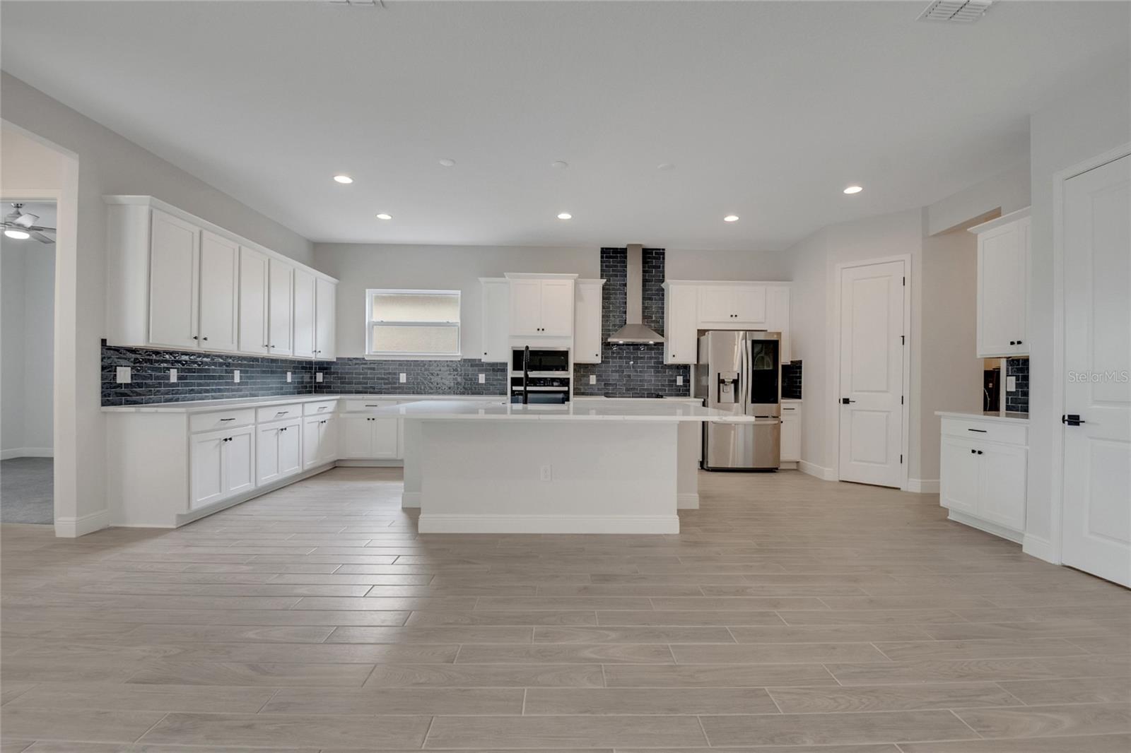19062 Blueleaf St Property Photo 3