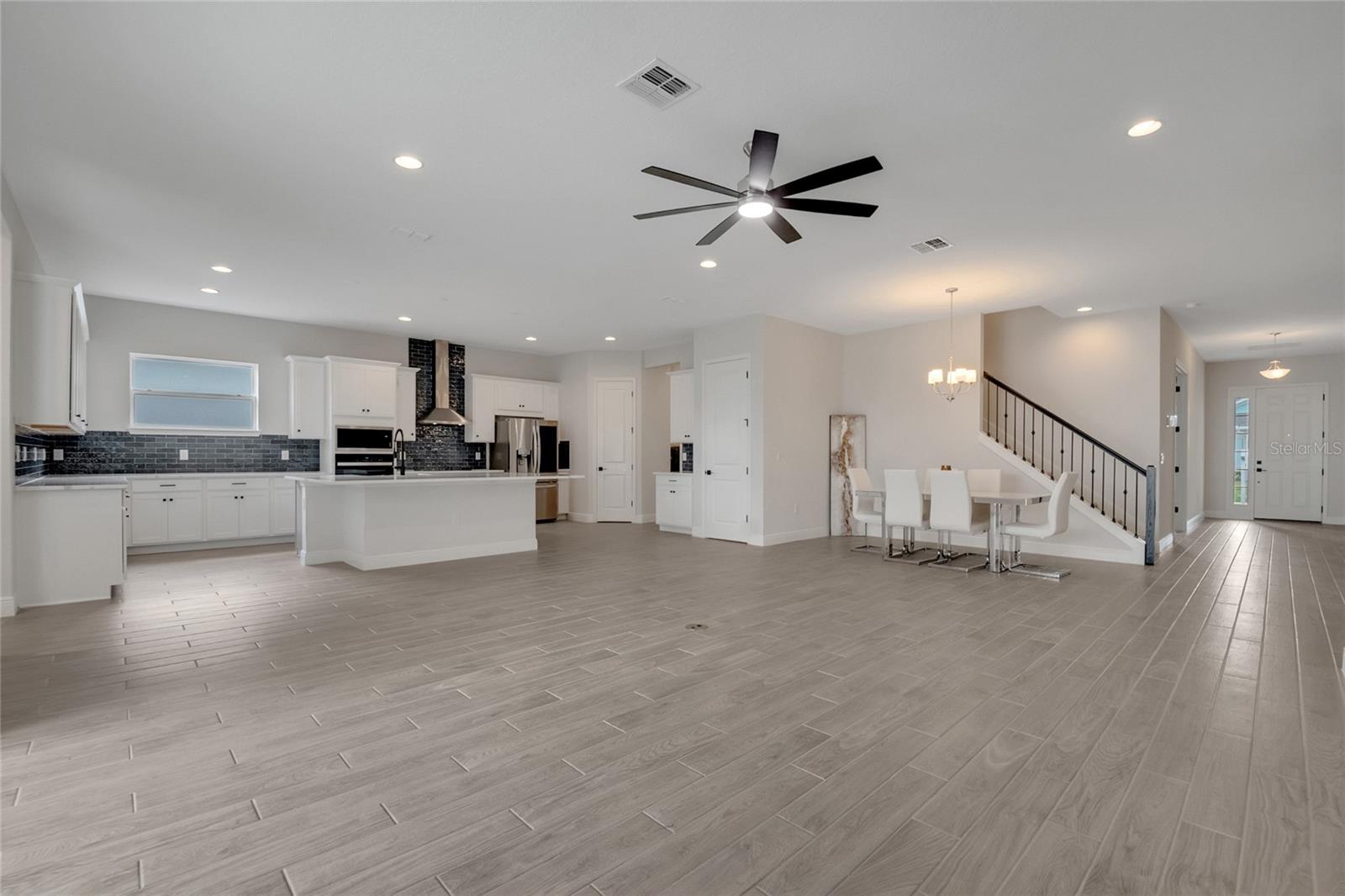 19062 Blueleaf St Property Photo 5