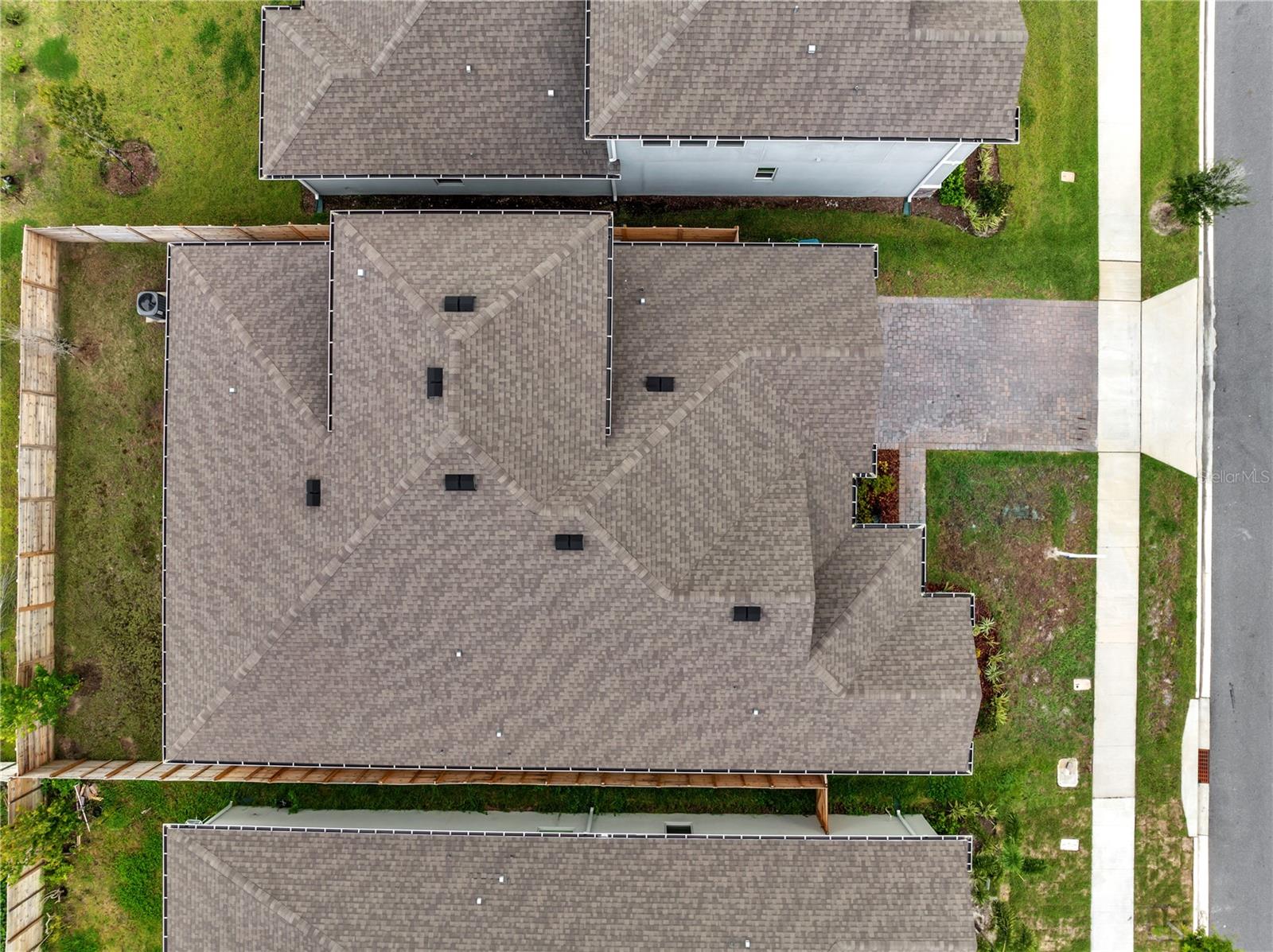 19062 Blueleaf St Property Photo 6