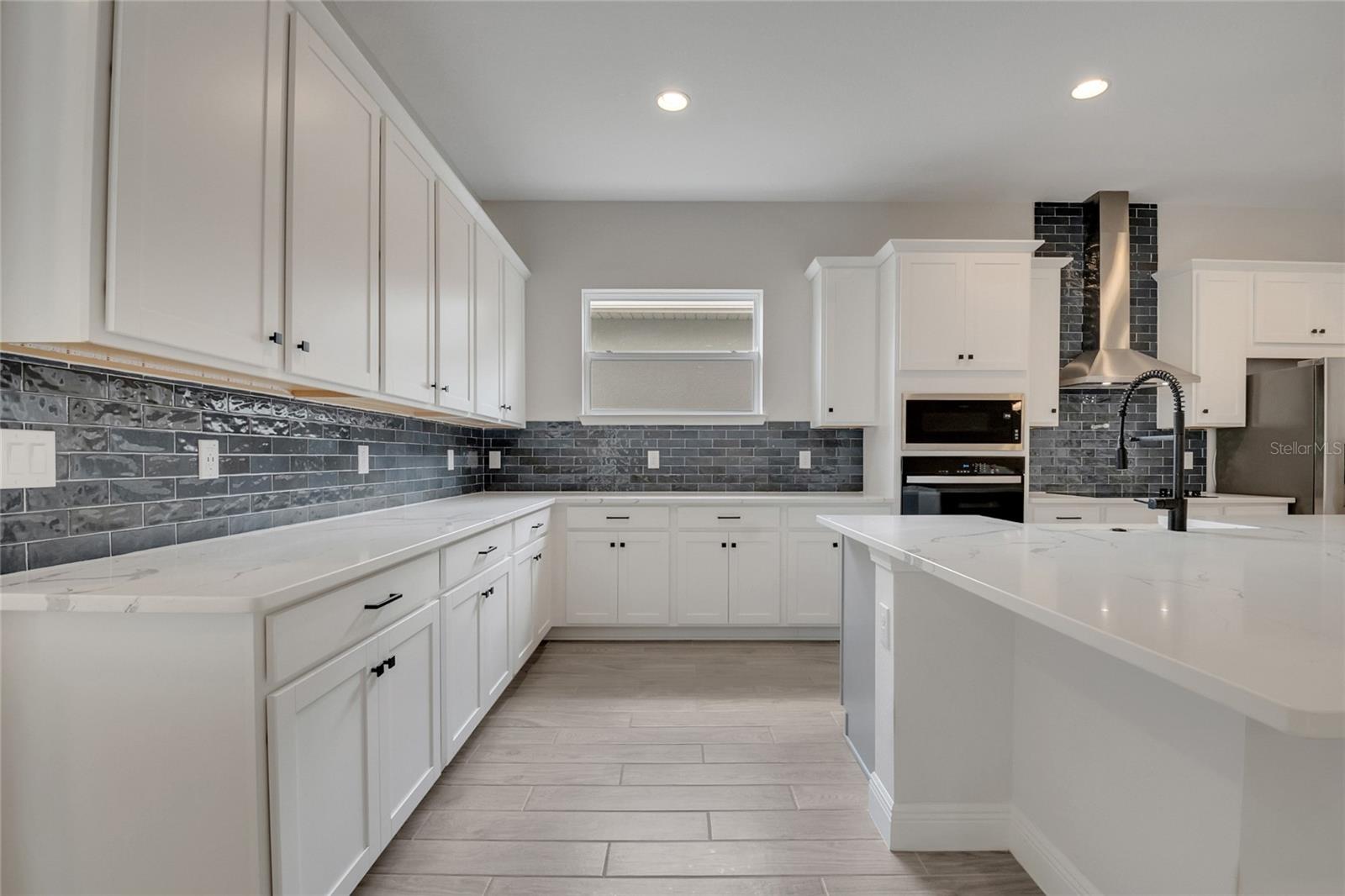 19062 Blueleaf St Property Photo 44