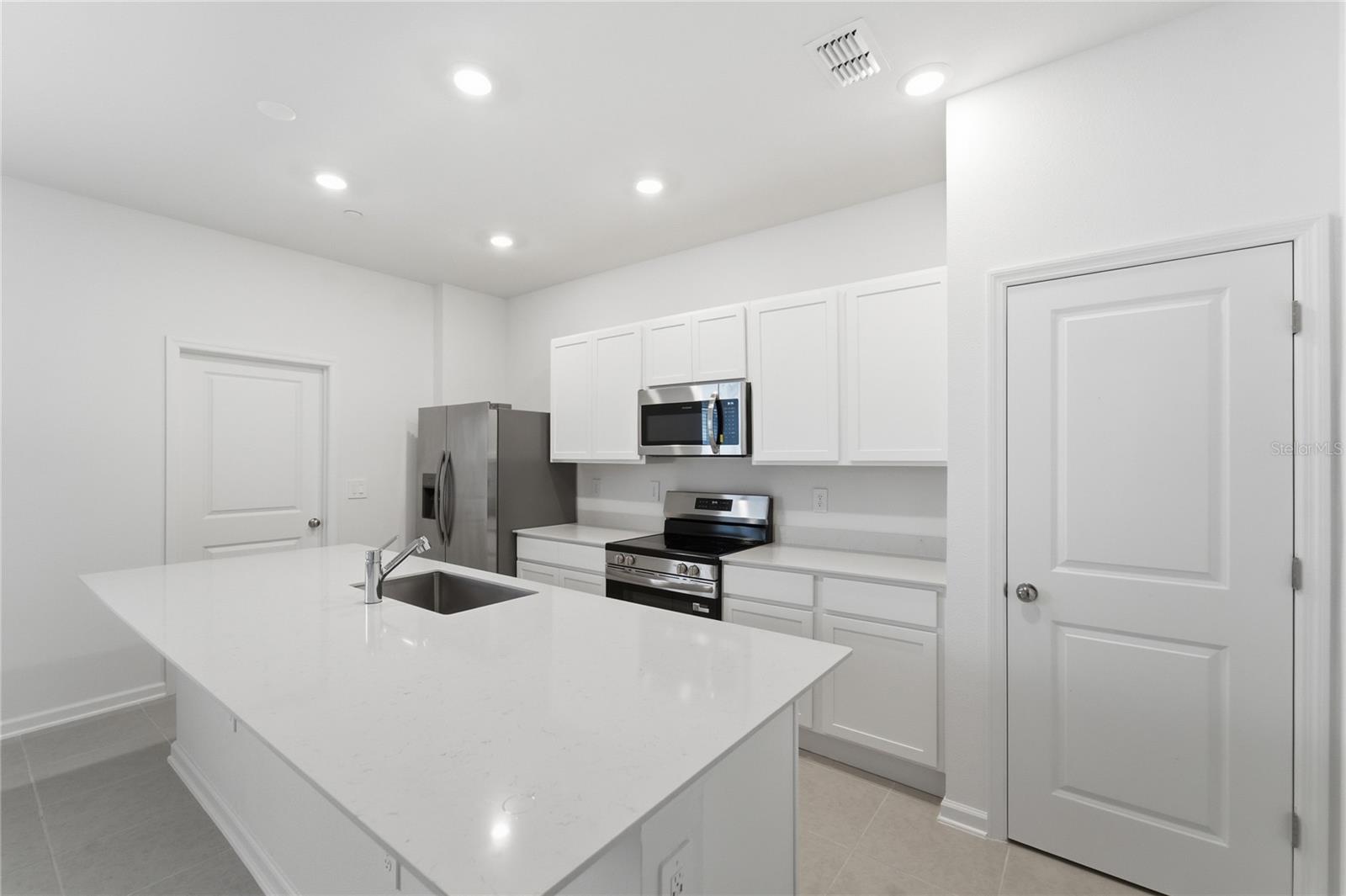 2228 Red Sun St Property Photo 4
