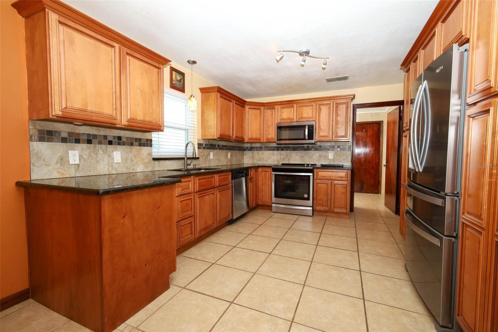 1534 Perez St Property Photo 5