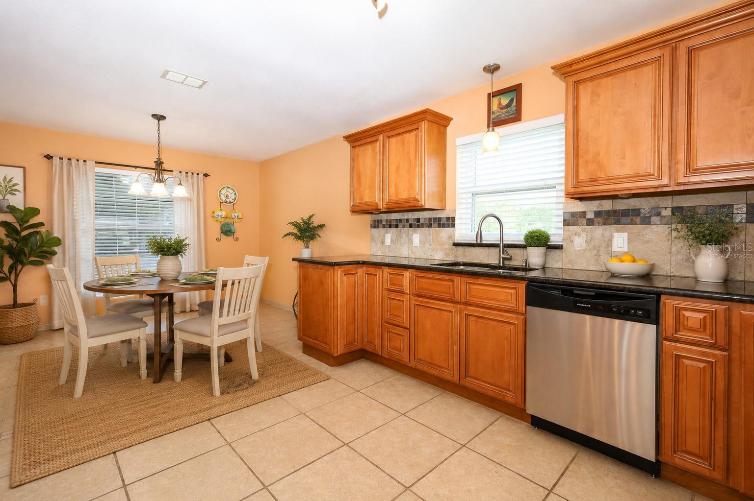 1534 Perez St Property Photo 6