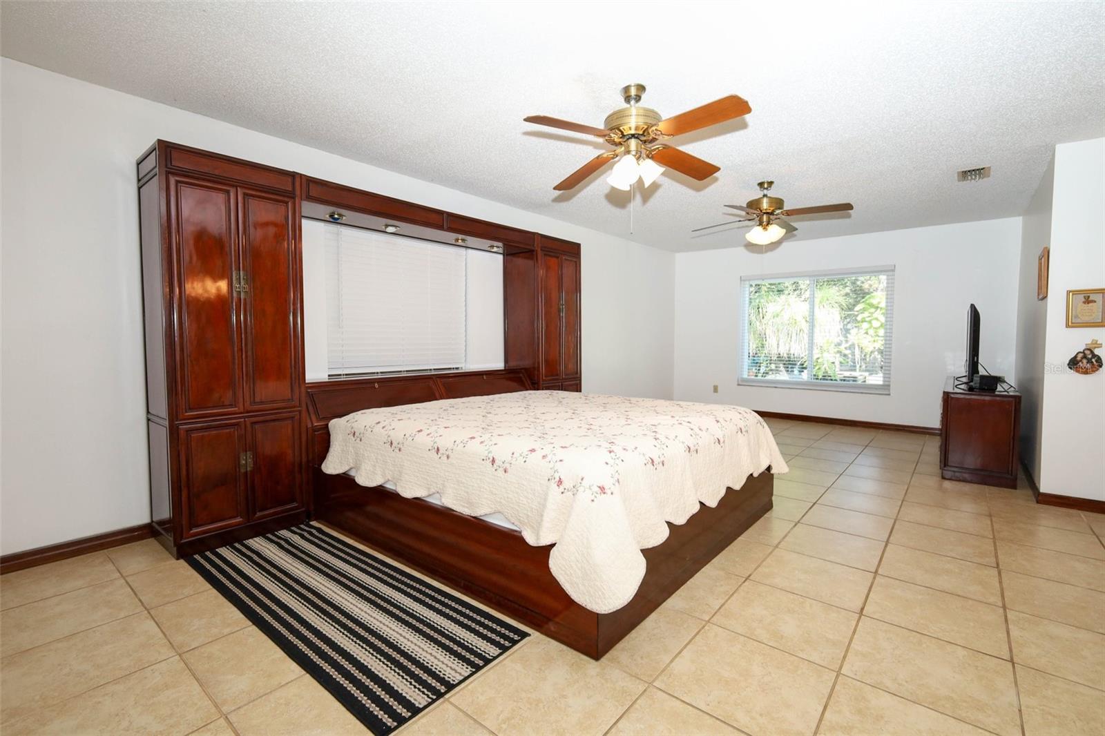 1534 Perez St Property Photo 7