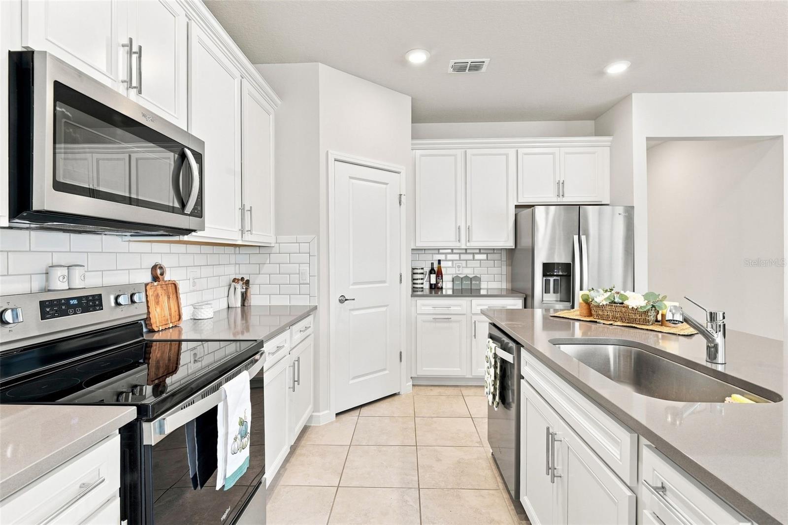 3545 Treetop St Property Photo 10