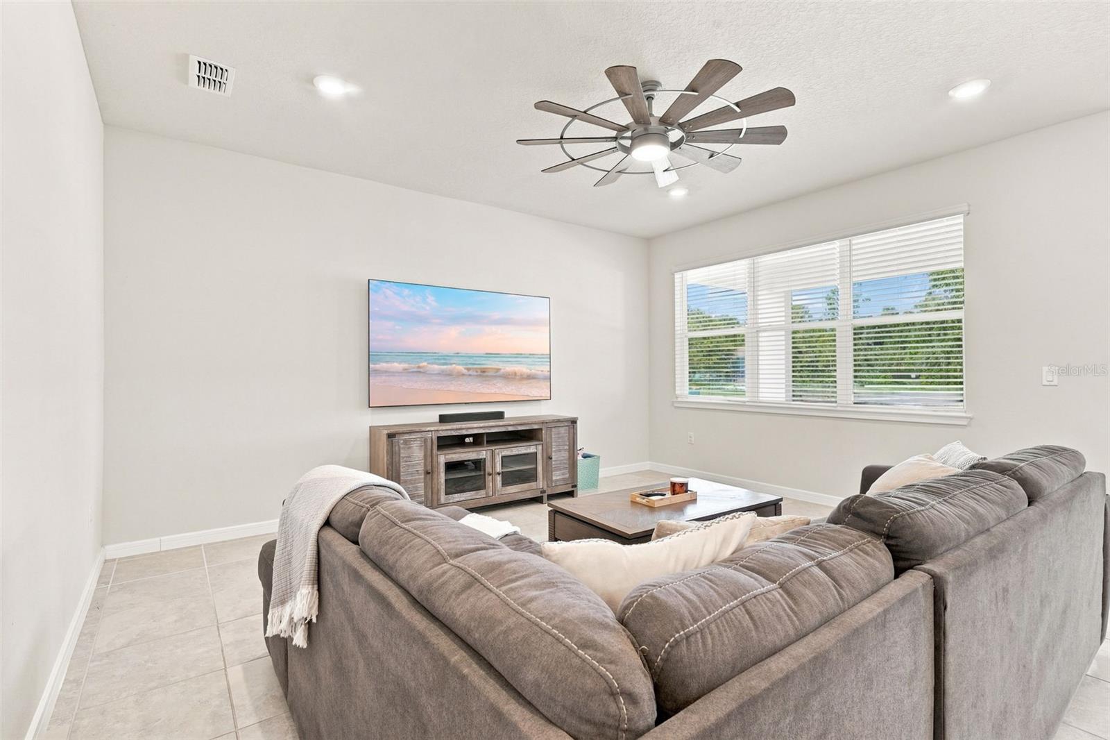 3545 Treetop St Property Photo 19