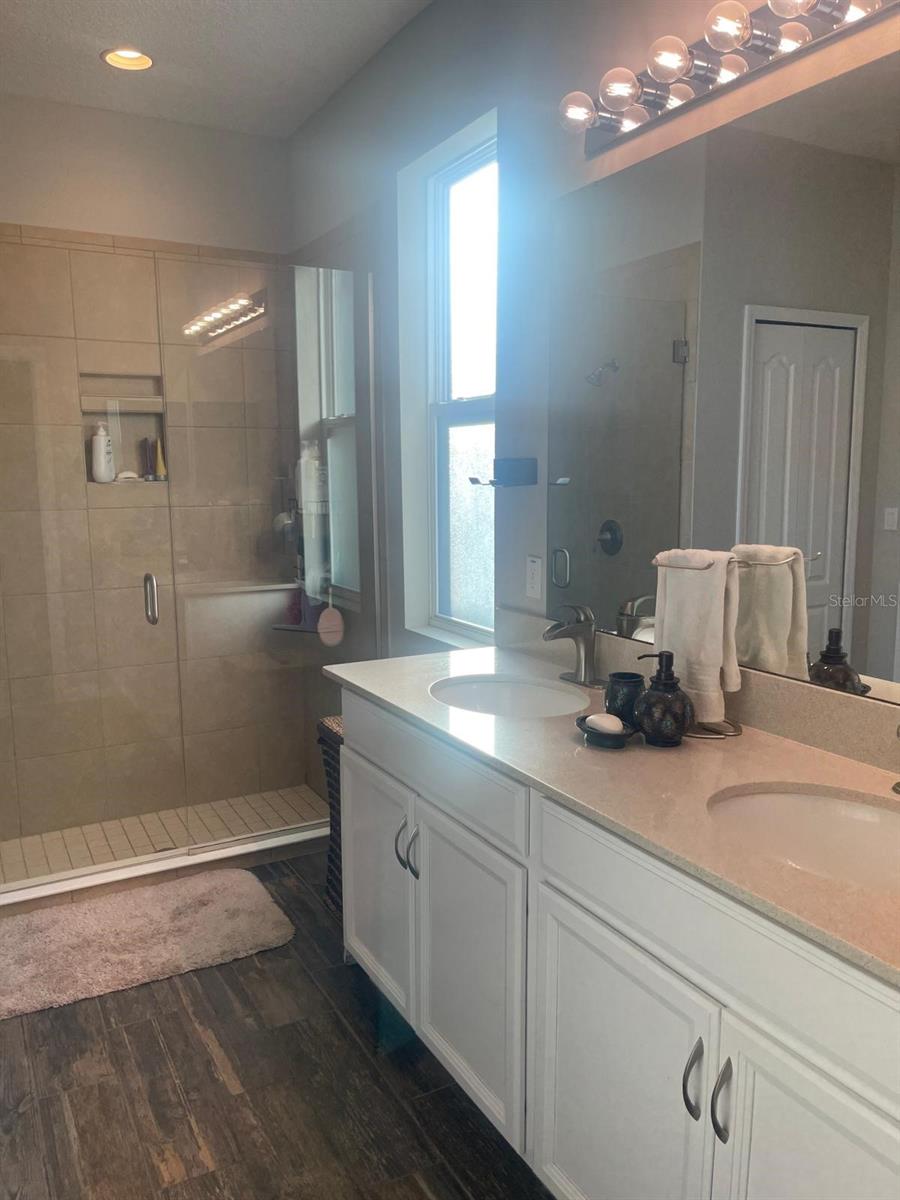 1870 Castleton Dr Property Photo 4