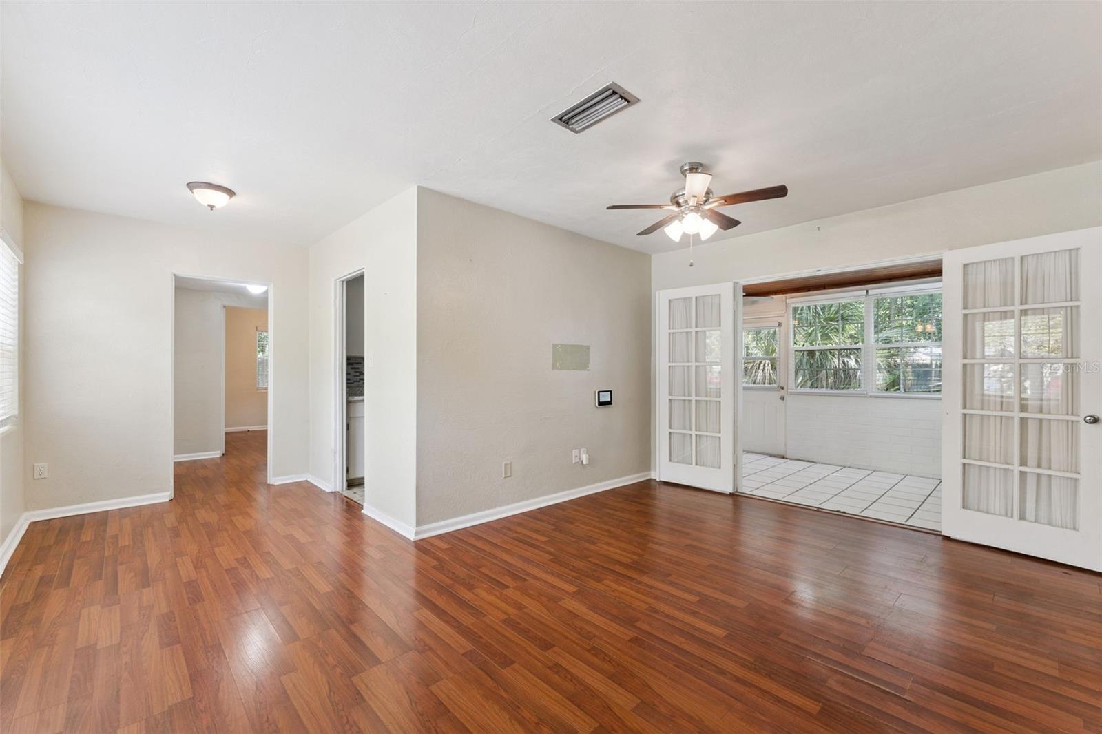 1904 Valencia Rd Property Photo 4