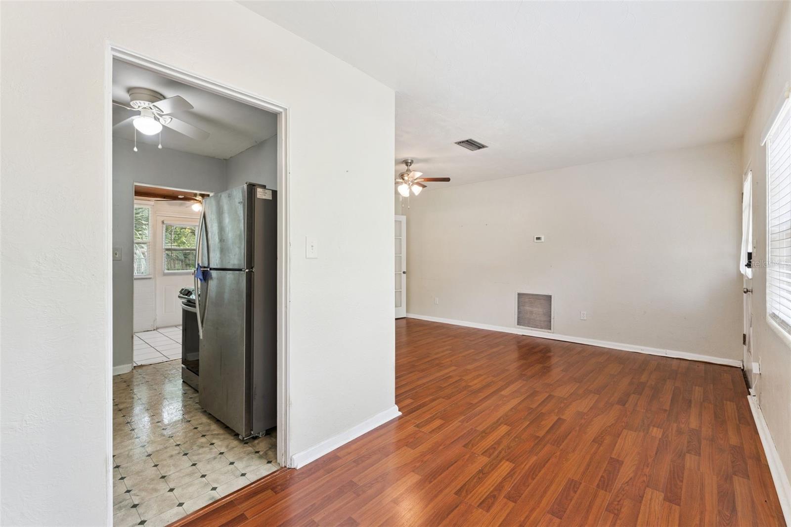 1904 Valencia Rd Property Photo 5