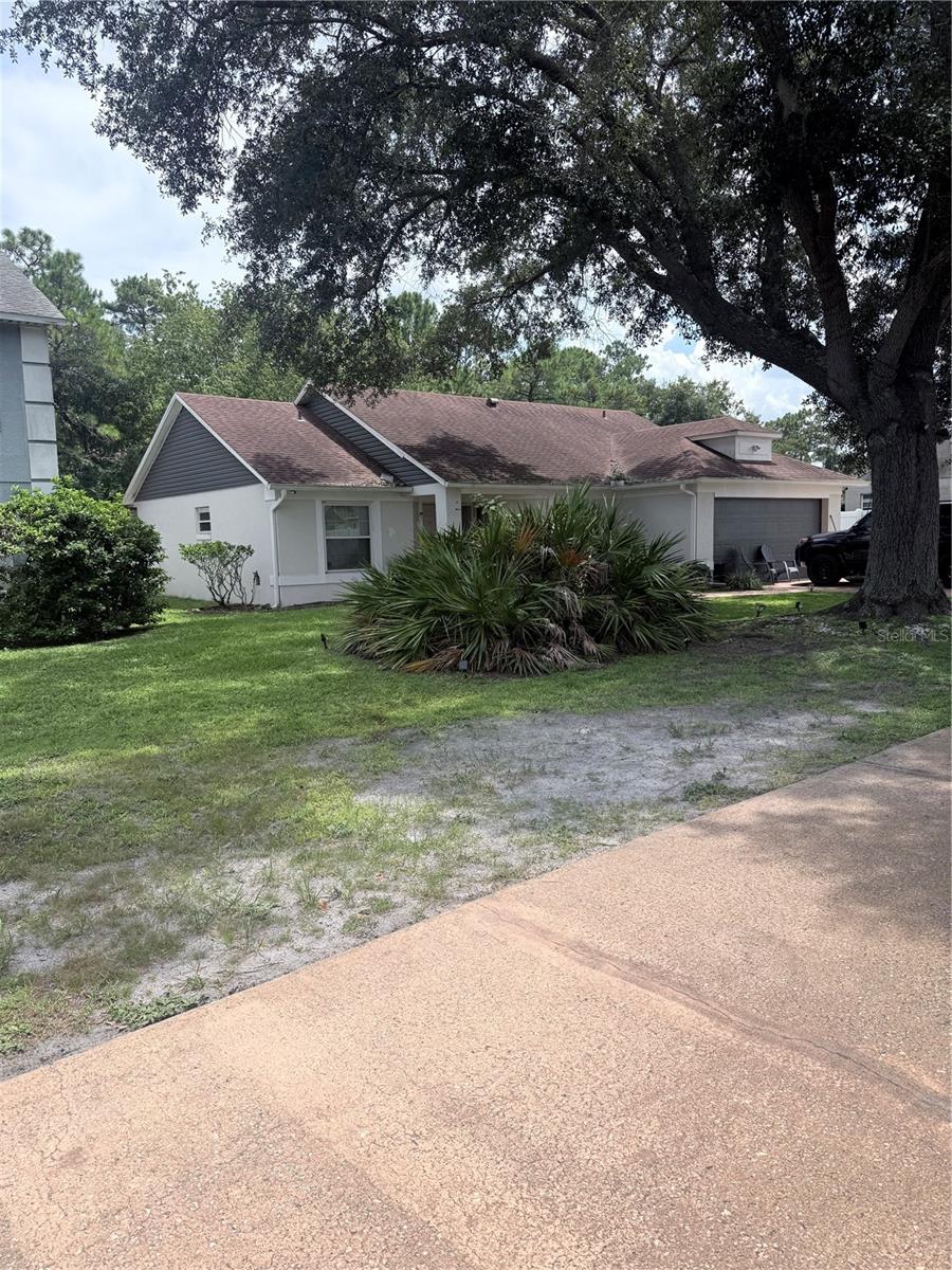 1211 FLOWERS POINTE LN