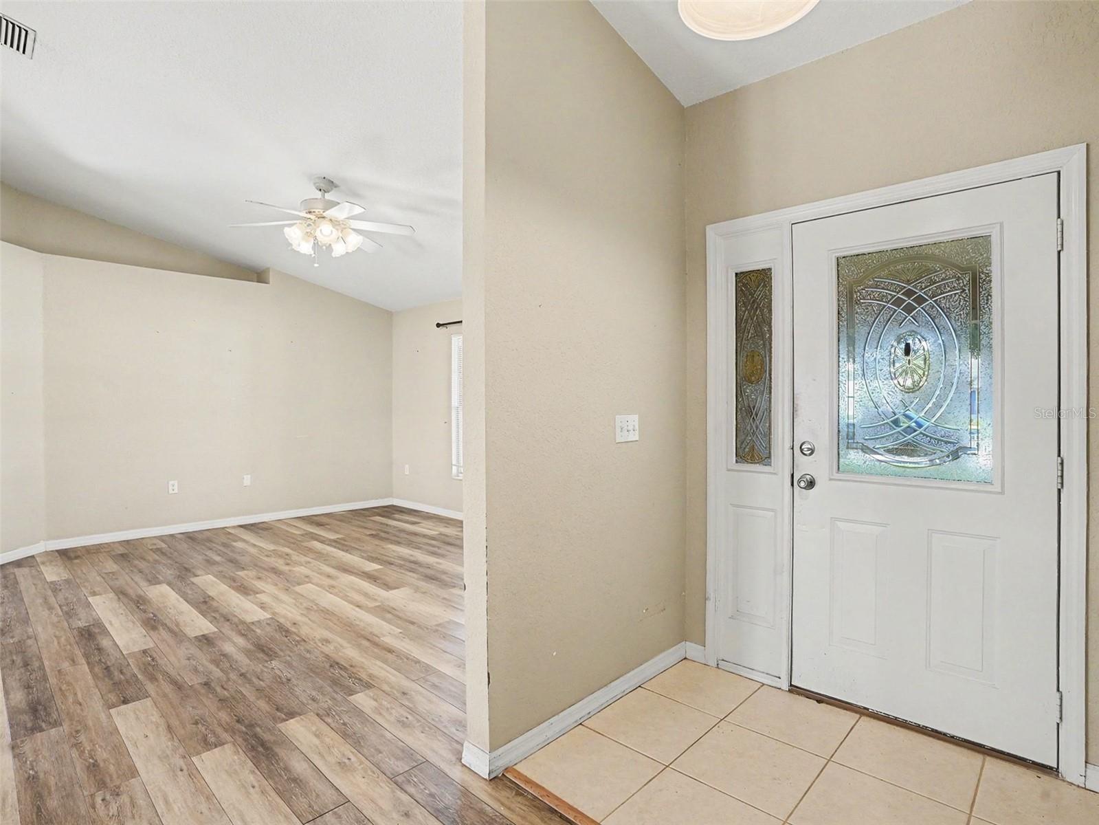 121 Shaddock Dr Property Photo 4