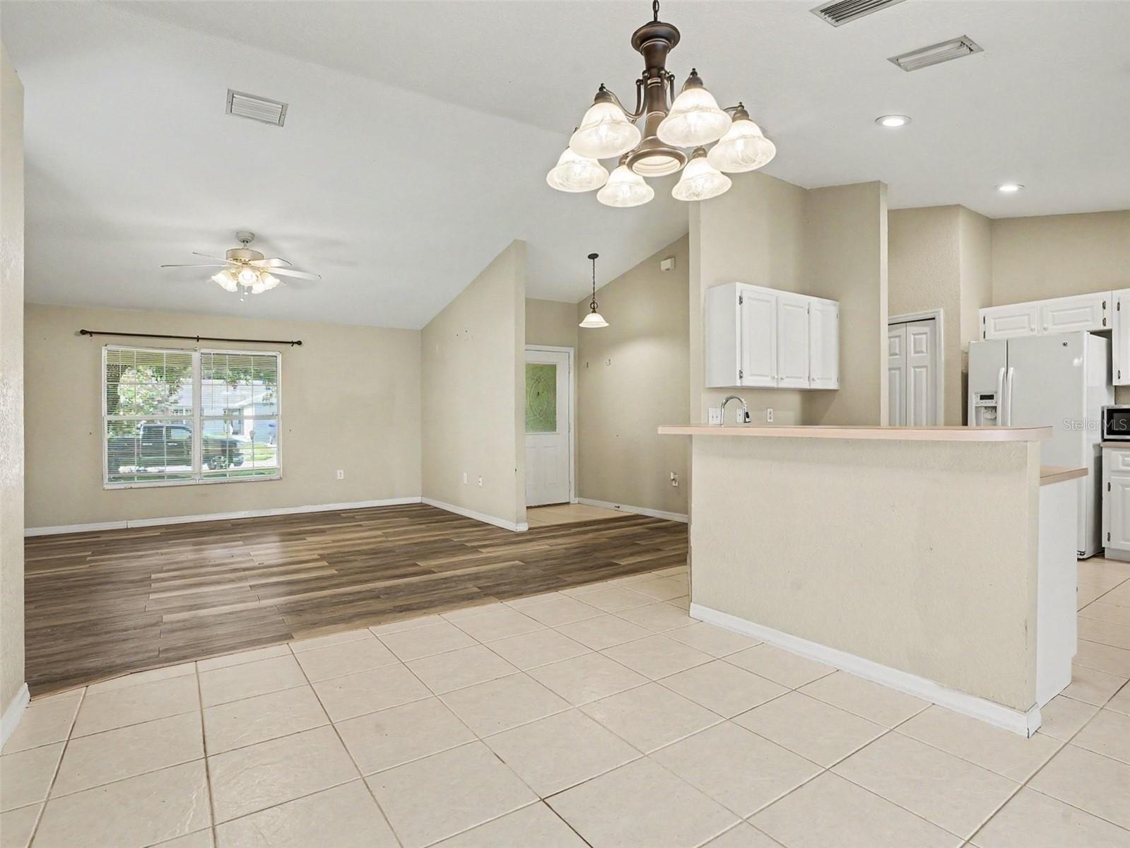 121 Shaddock Dr Property Photo 8