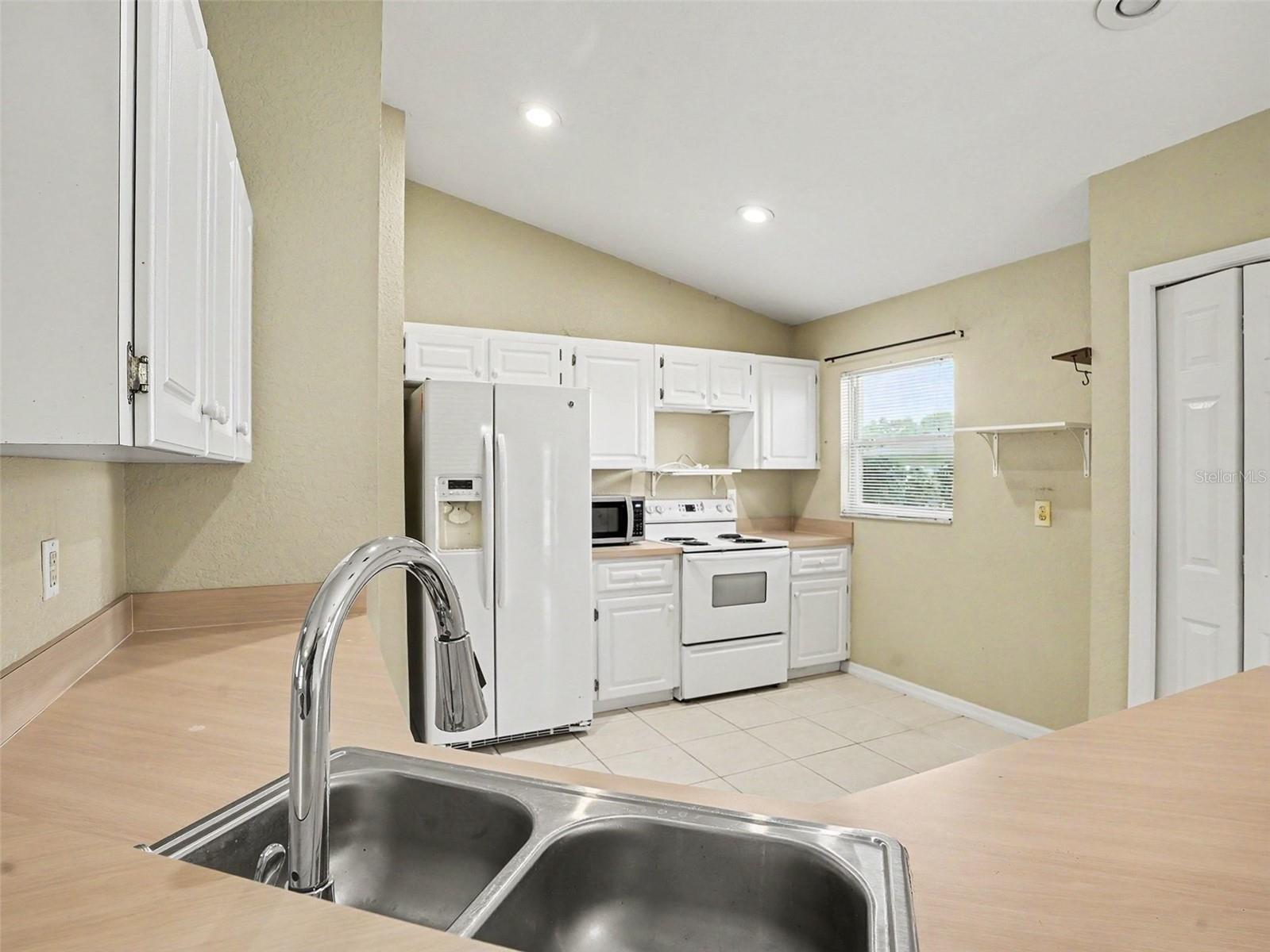 121 Shaddock Dr Property Photo 9