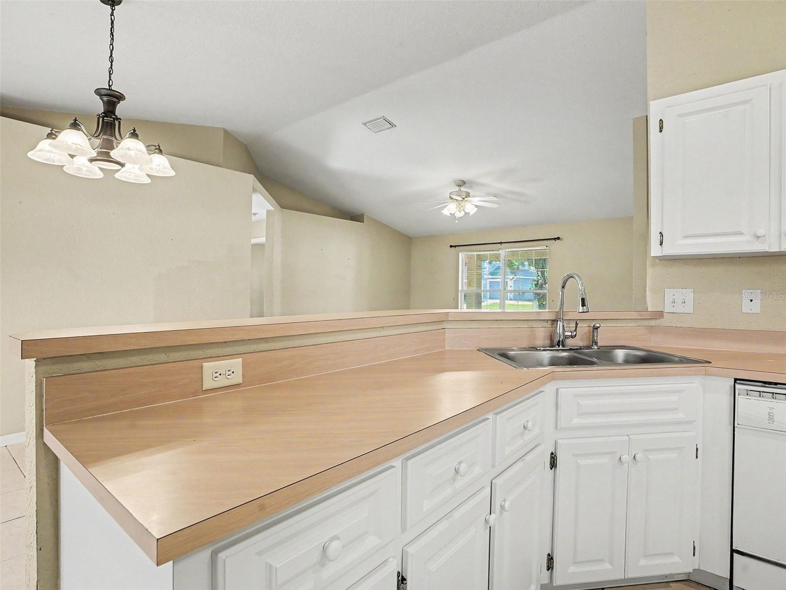 121 Shaddock Dr Property Photo 10