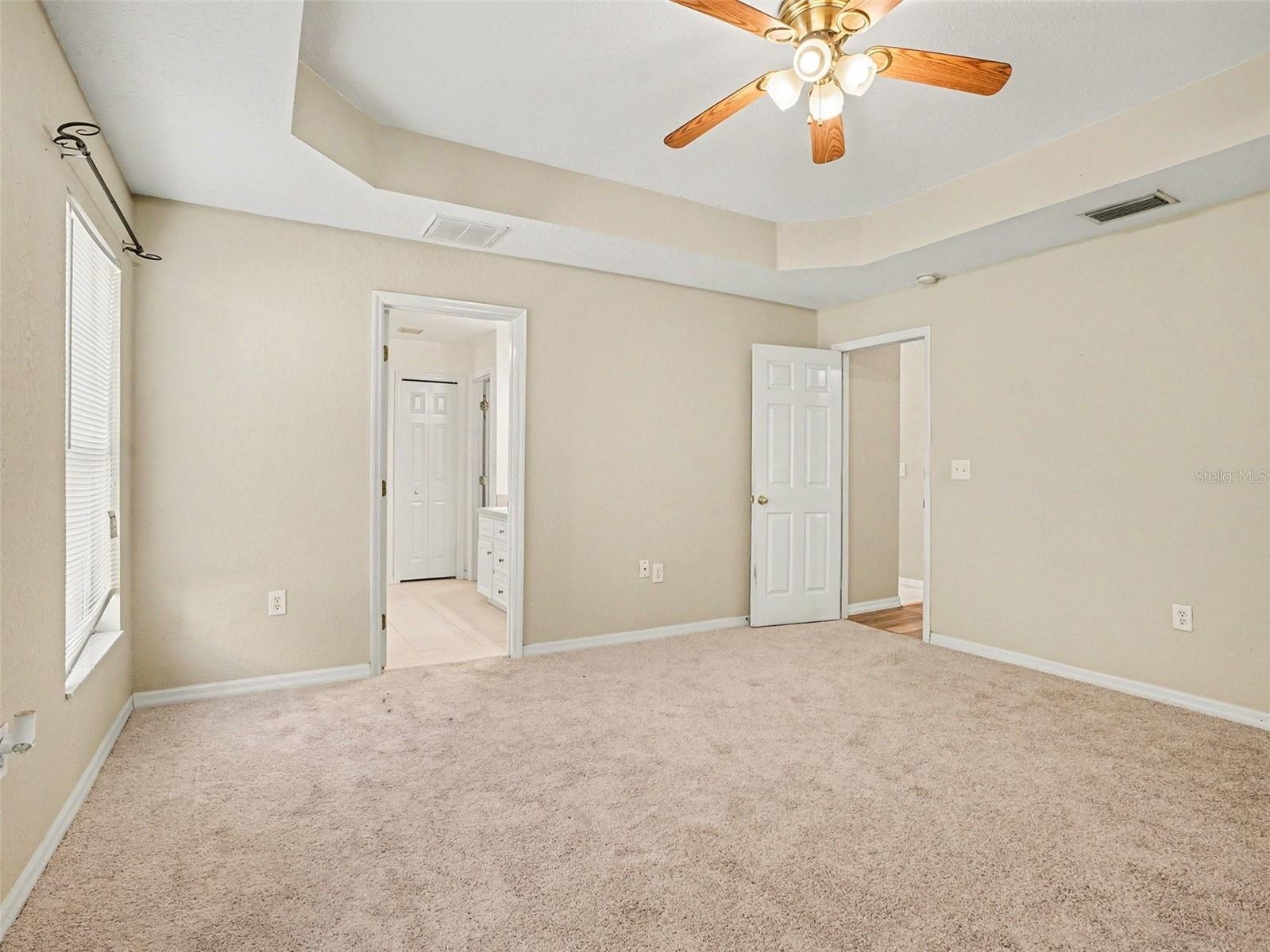 121 Shaddock Dr Property Photo 16