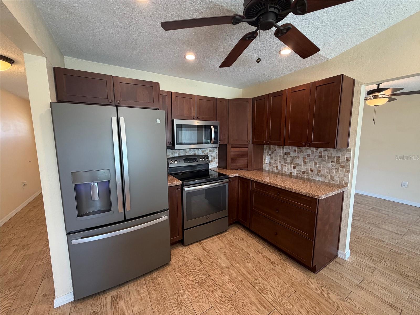 4573 Bayridge Ct Property Photo 6