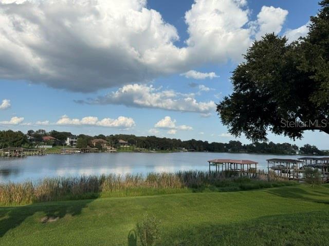 906 Johns Point Dr Property Photo 4