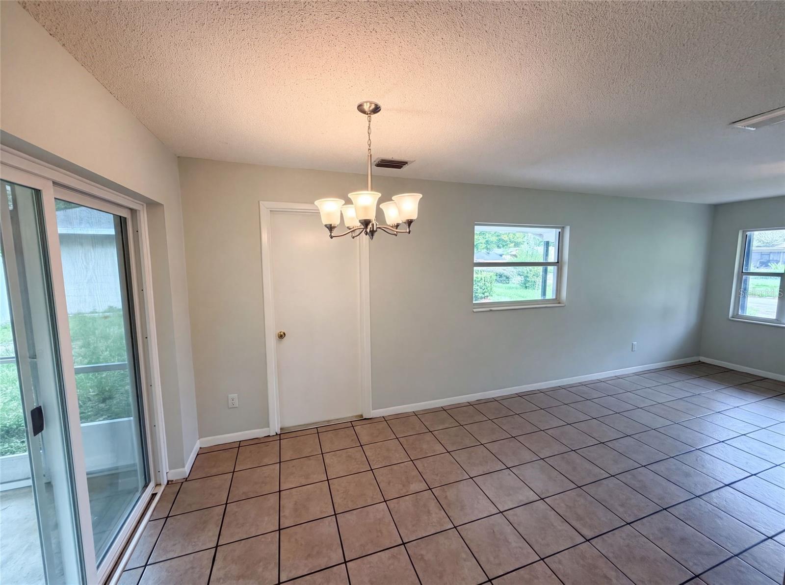 1735 Jefferson Dr Property Photo 7