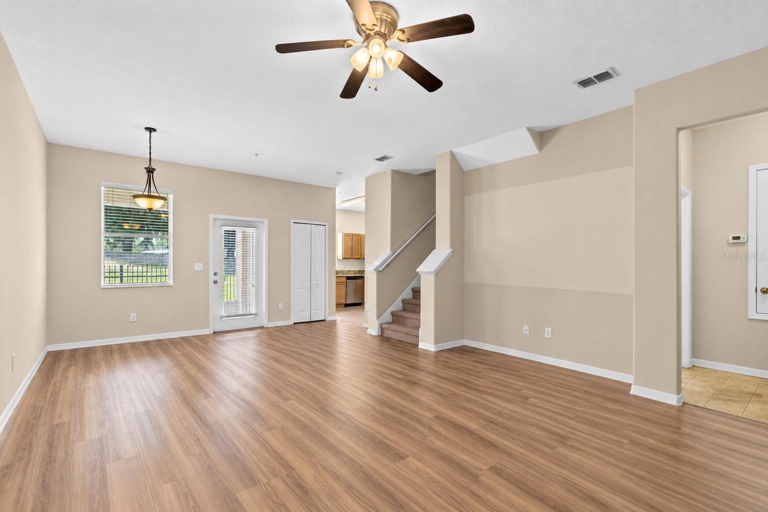 1327 Priory Cir #1327 Property Photo 3