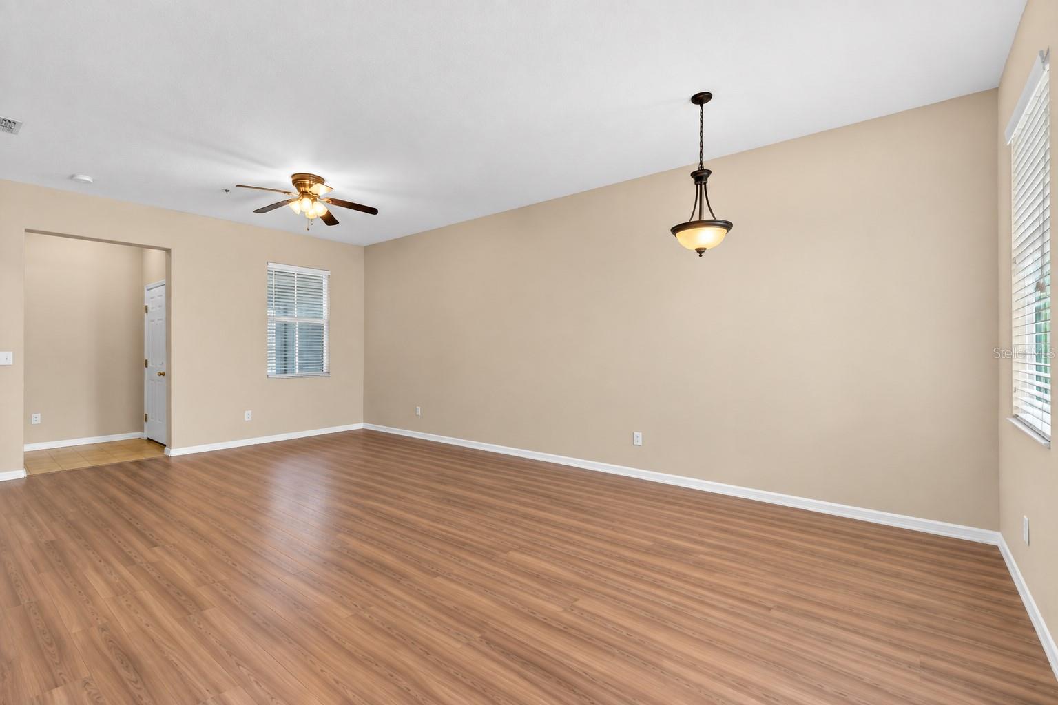 1327 Priory Cir #1327 Property Photo 5