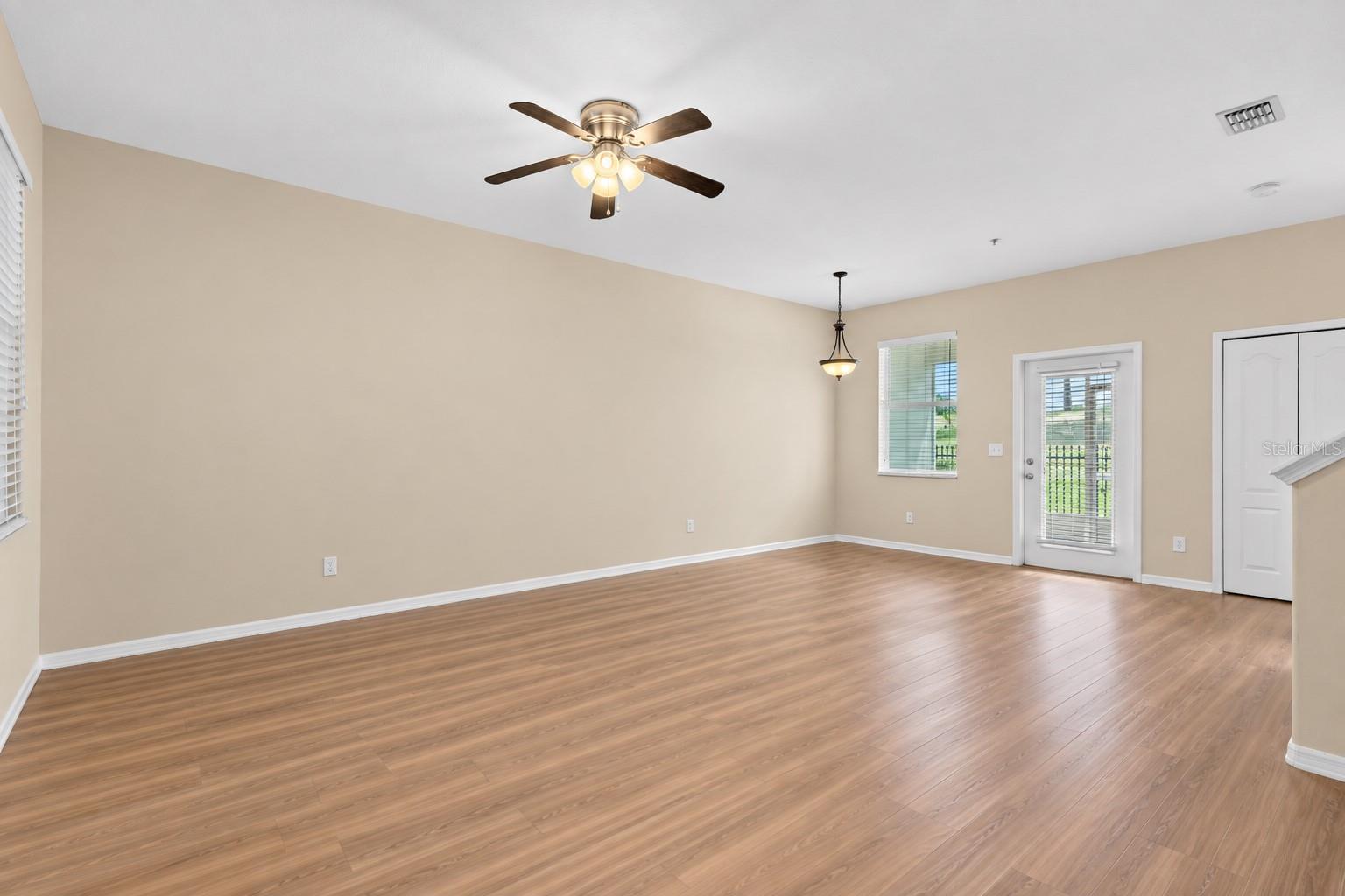 1327 Priory Cir #1327 Property Photo 6