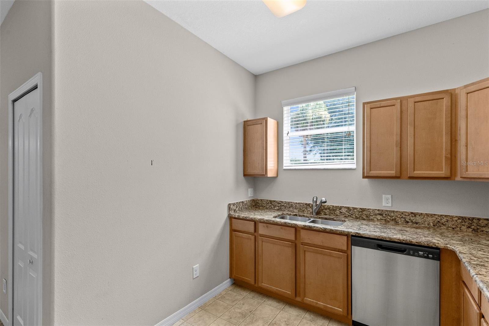 1327 Priory Cir #1327 Property Photo 9
