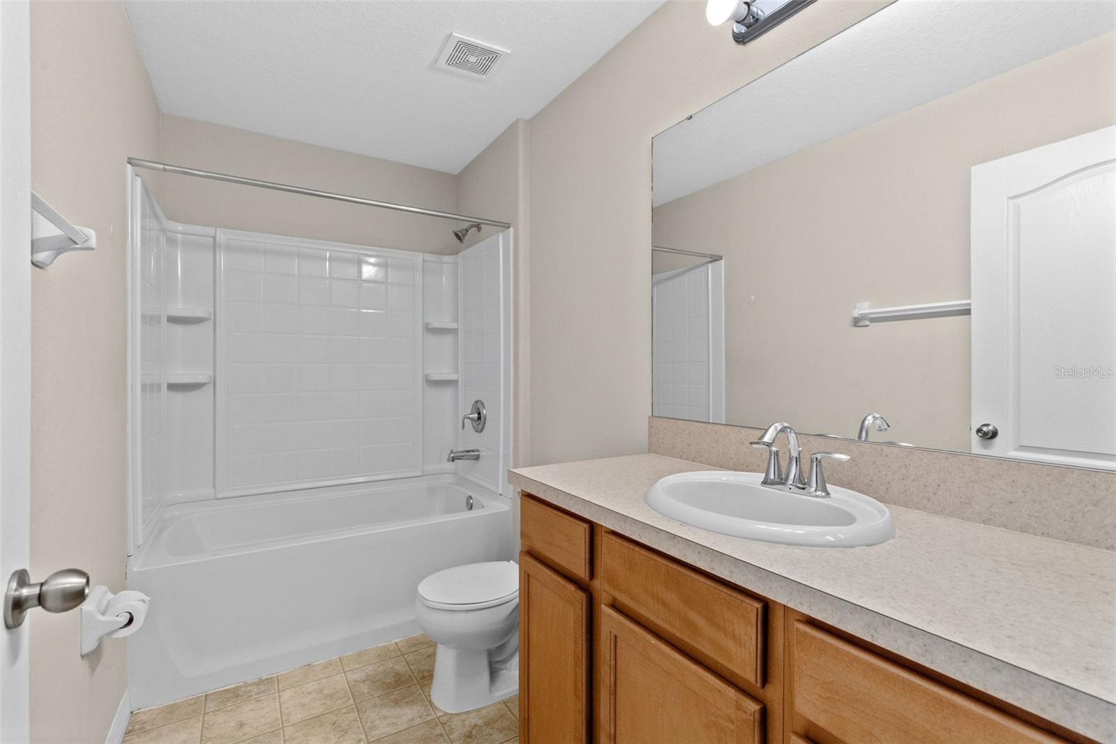 1327 Priory Cir #1327 Property Photo 16