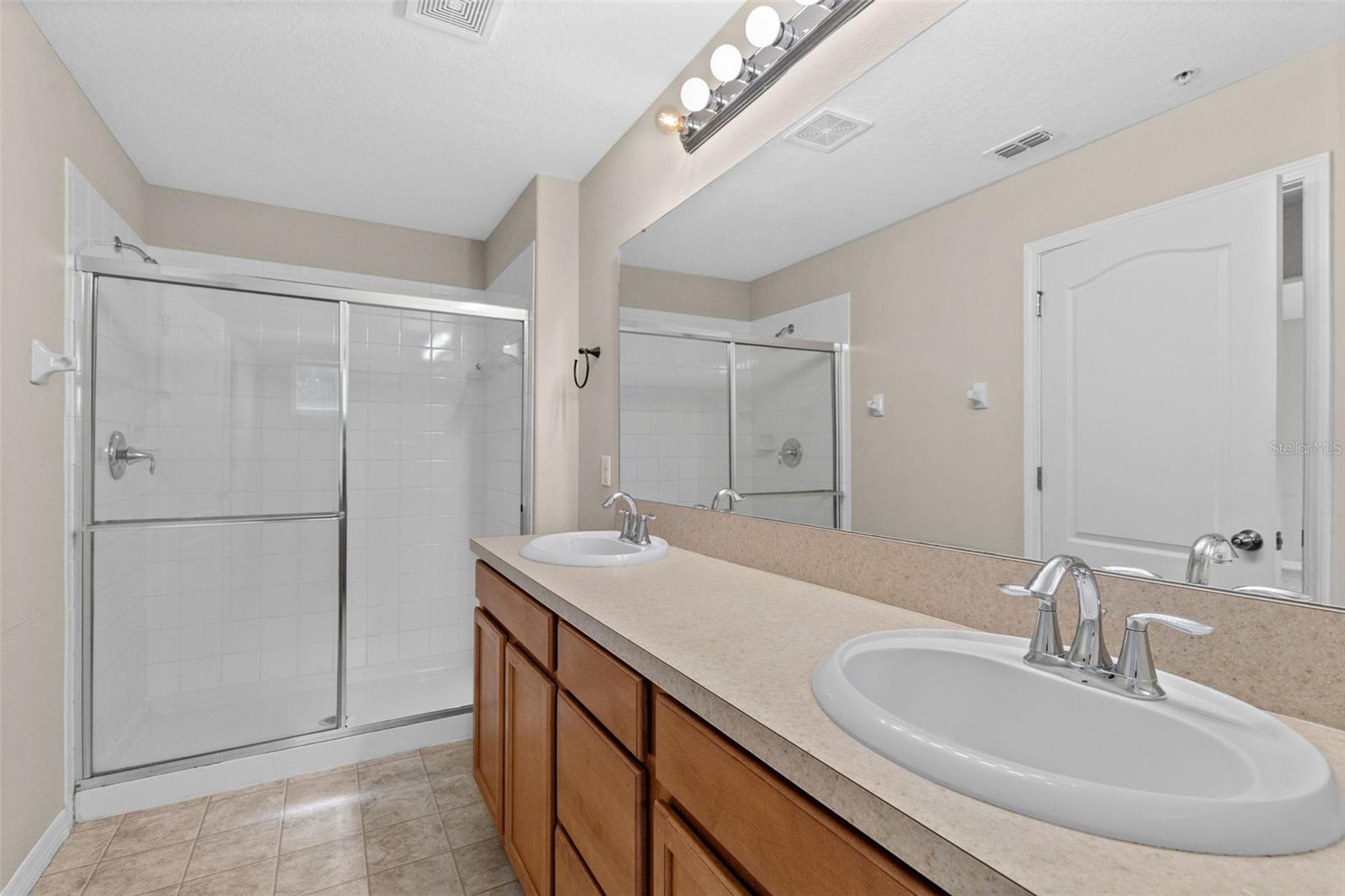 1327 Priory Cir #1327 Property Photo 17