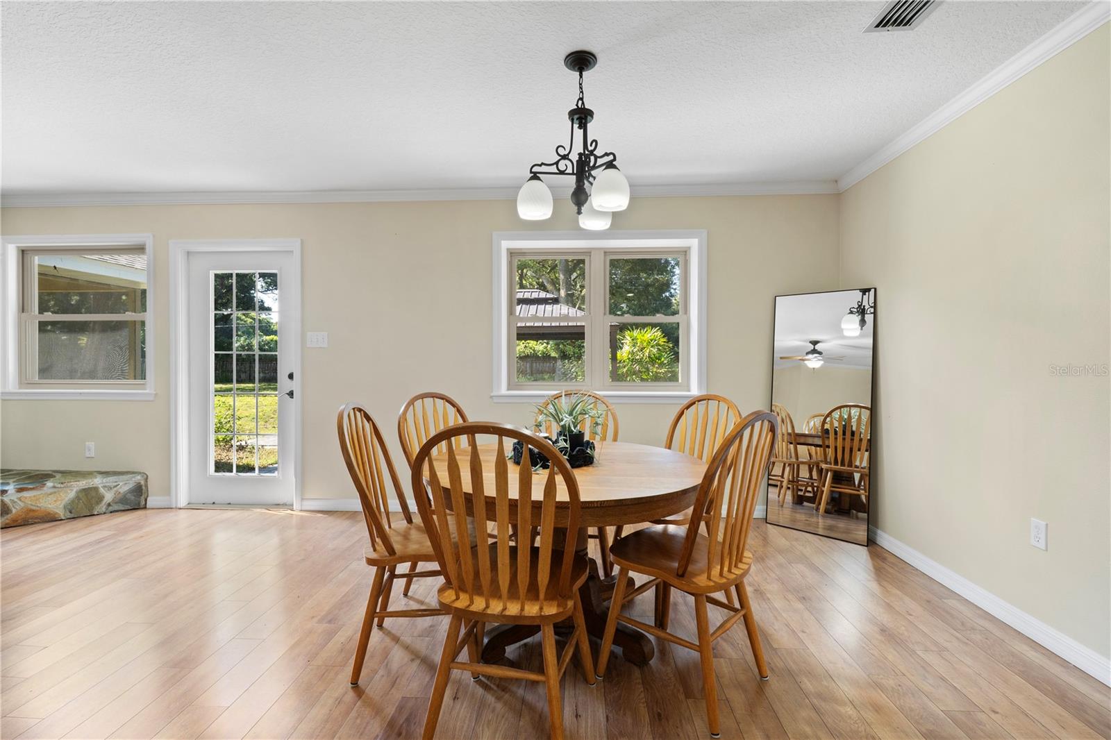 7838 Sloewood Dr Property Photo 8