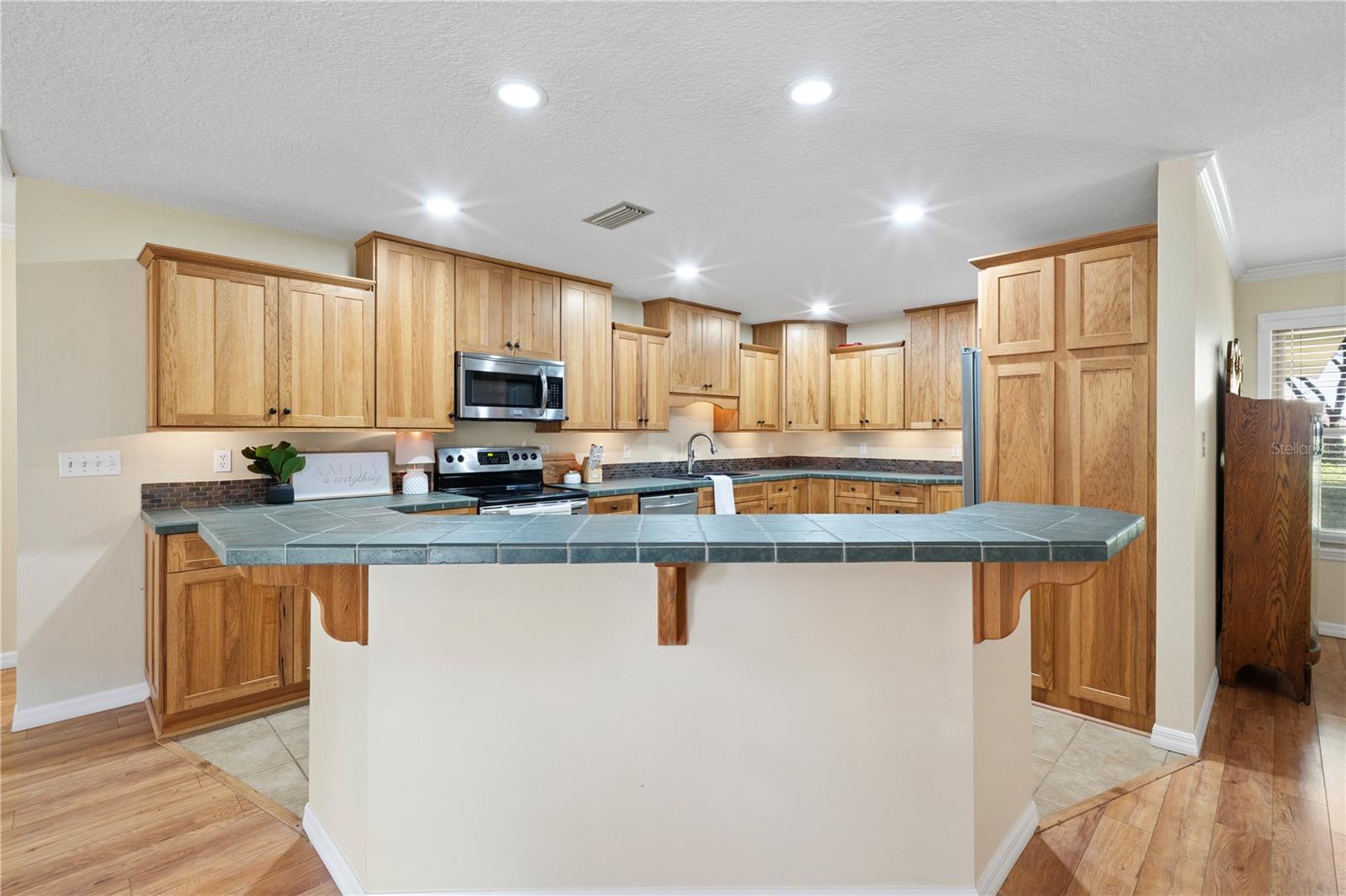 7838 Sloewood Dr Property Photo 9