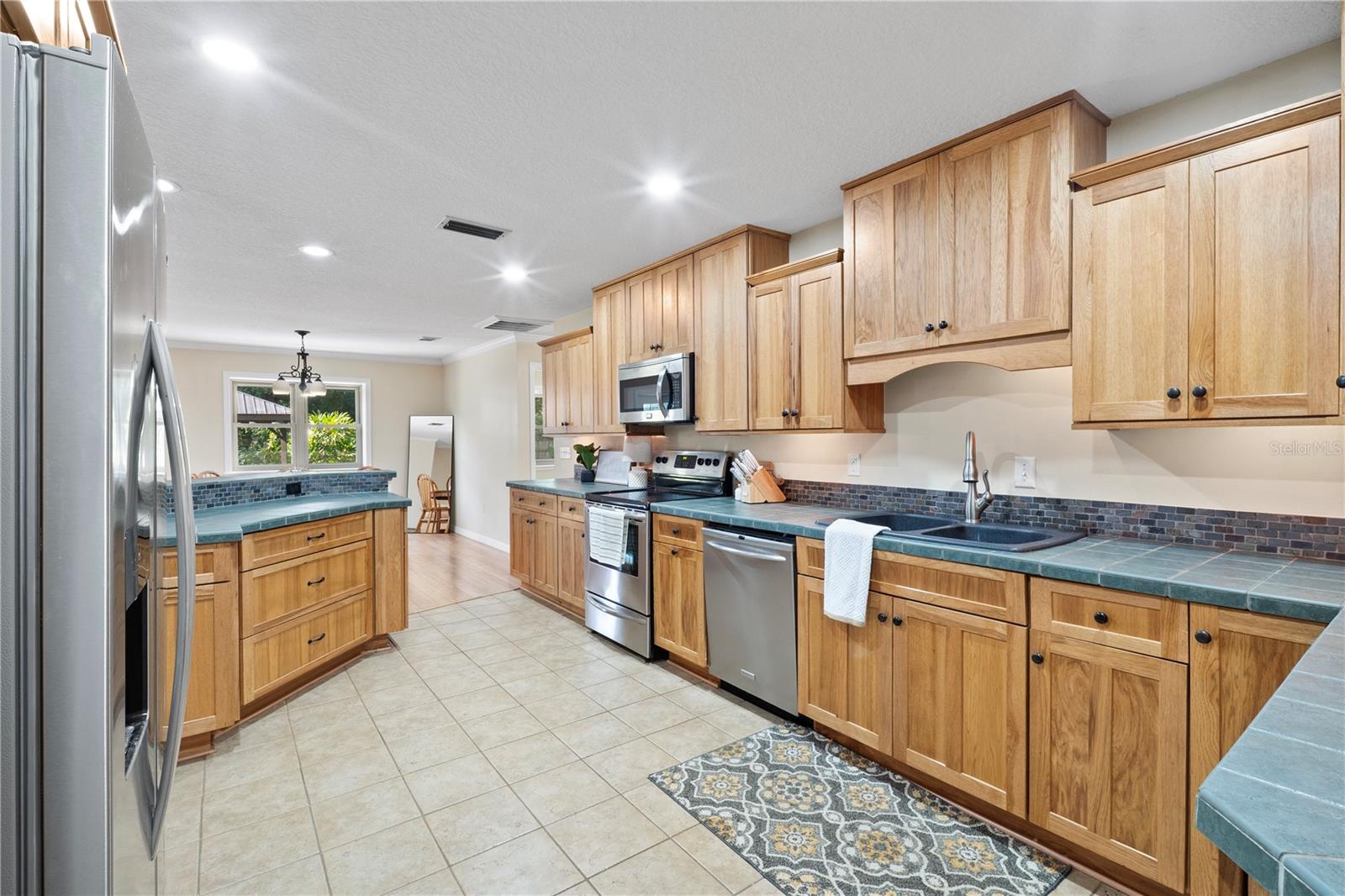 7838 Sloewood Dr Property Photo 10