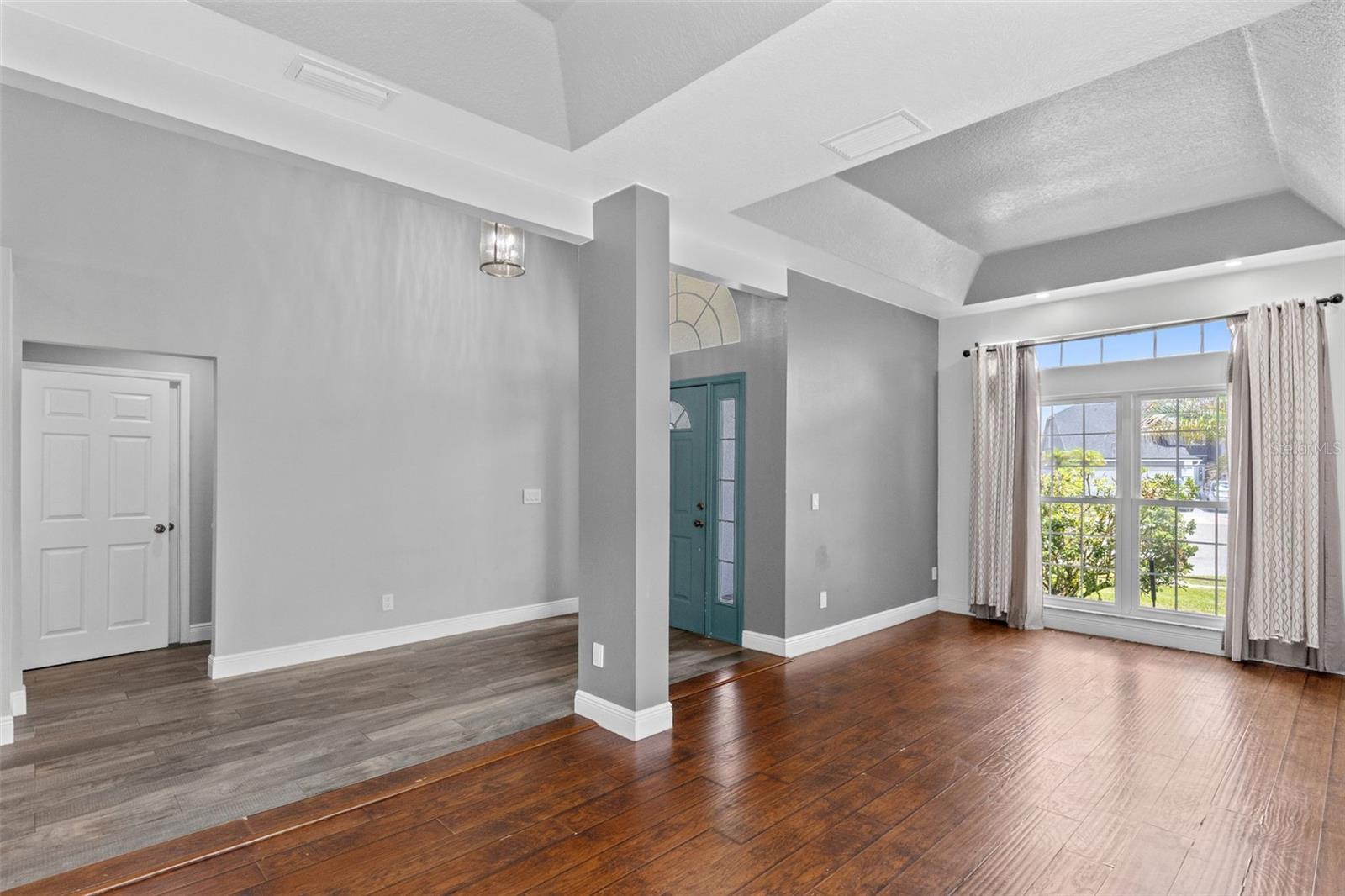 12212 Holly Jane Ct Property Photo 7