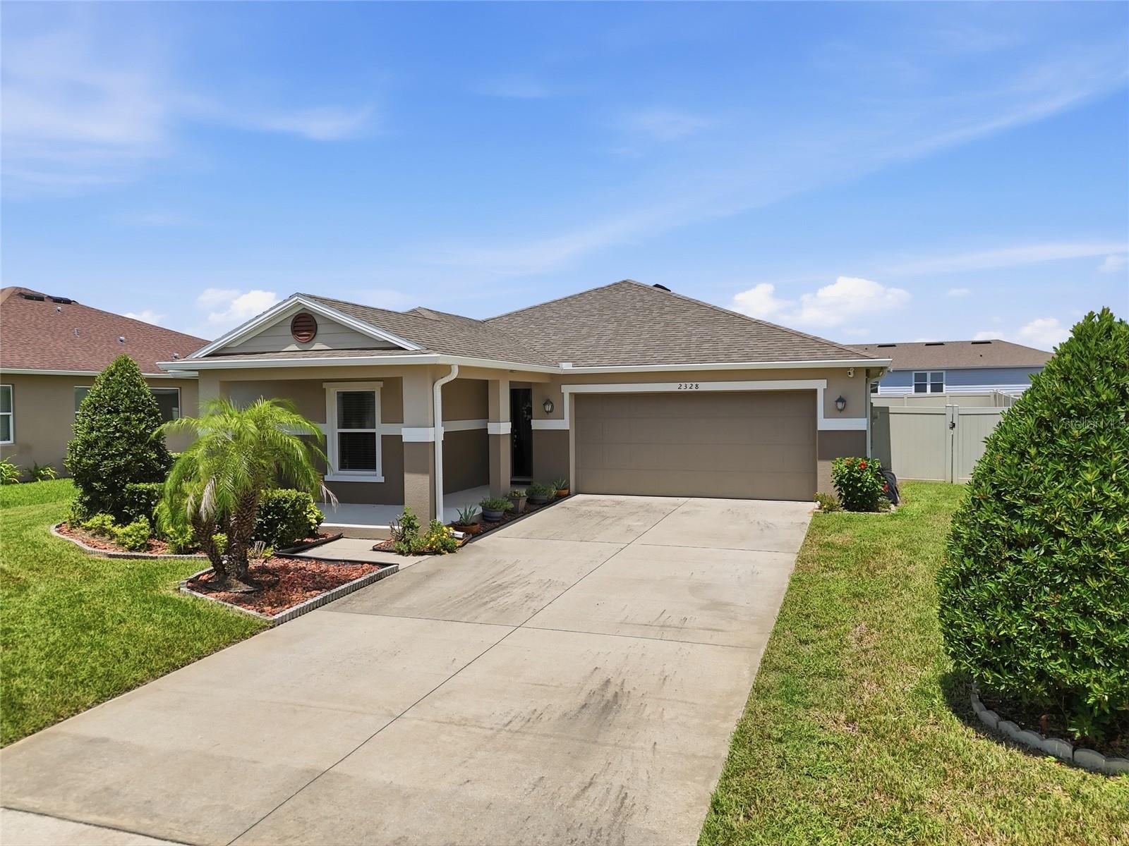 2328 Carriage Pointe Loop Property Photo 3