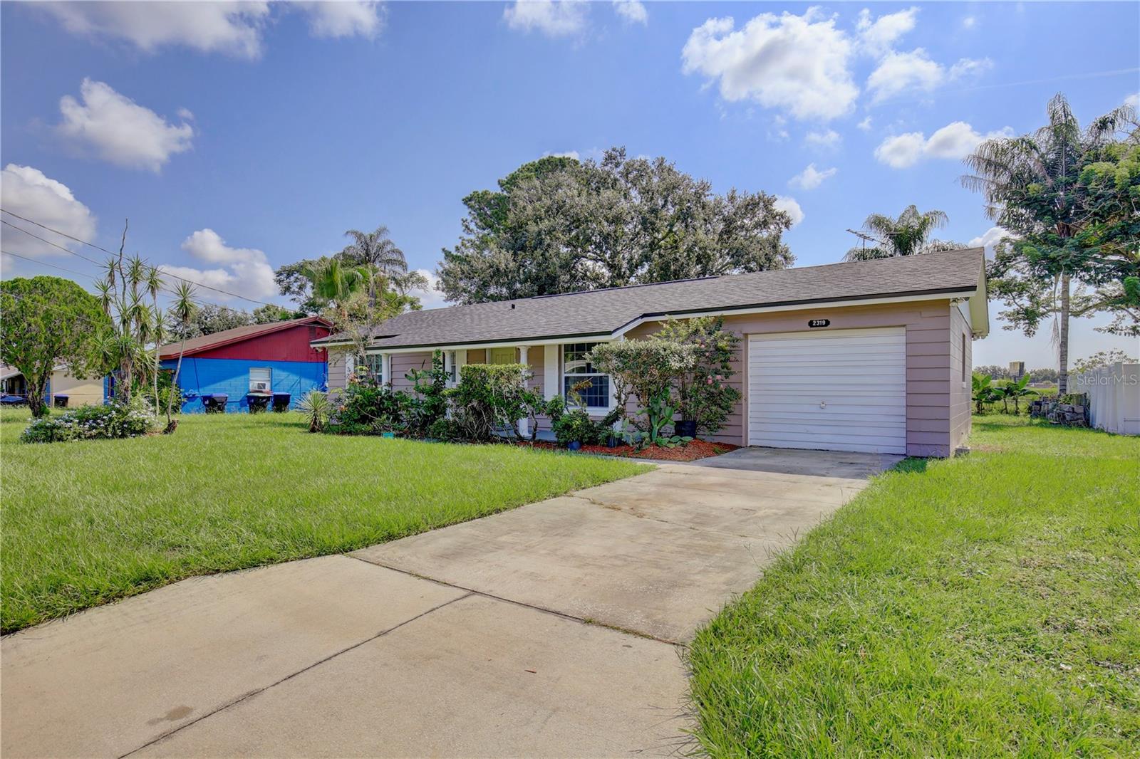 2319 Continental Blvd Property Photo 3