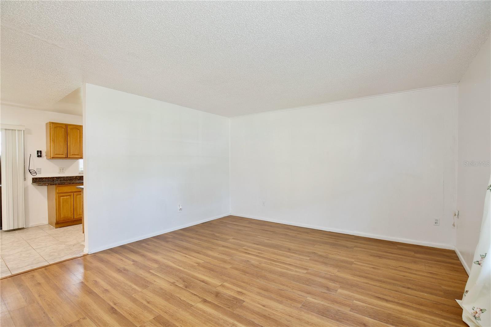 2319 Continental Blvd Property Photo 5