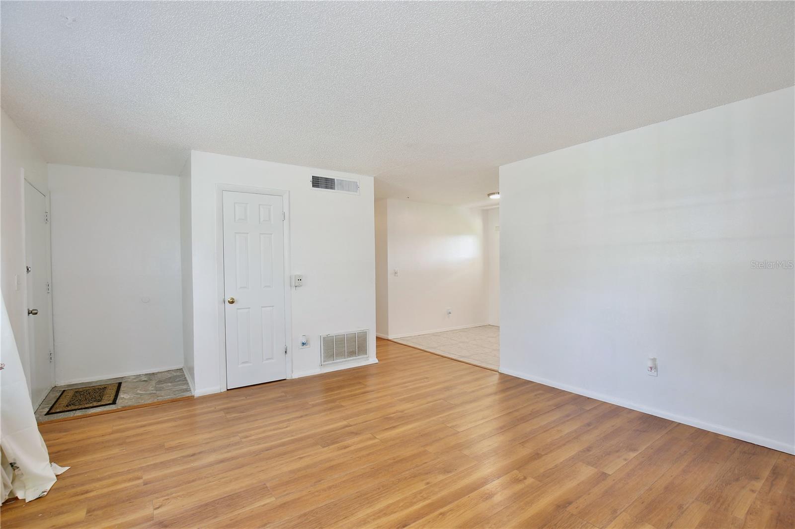 2319 Continental Blvd Property Photo 6