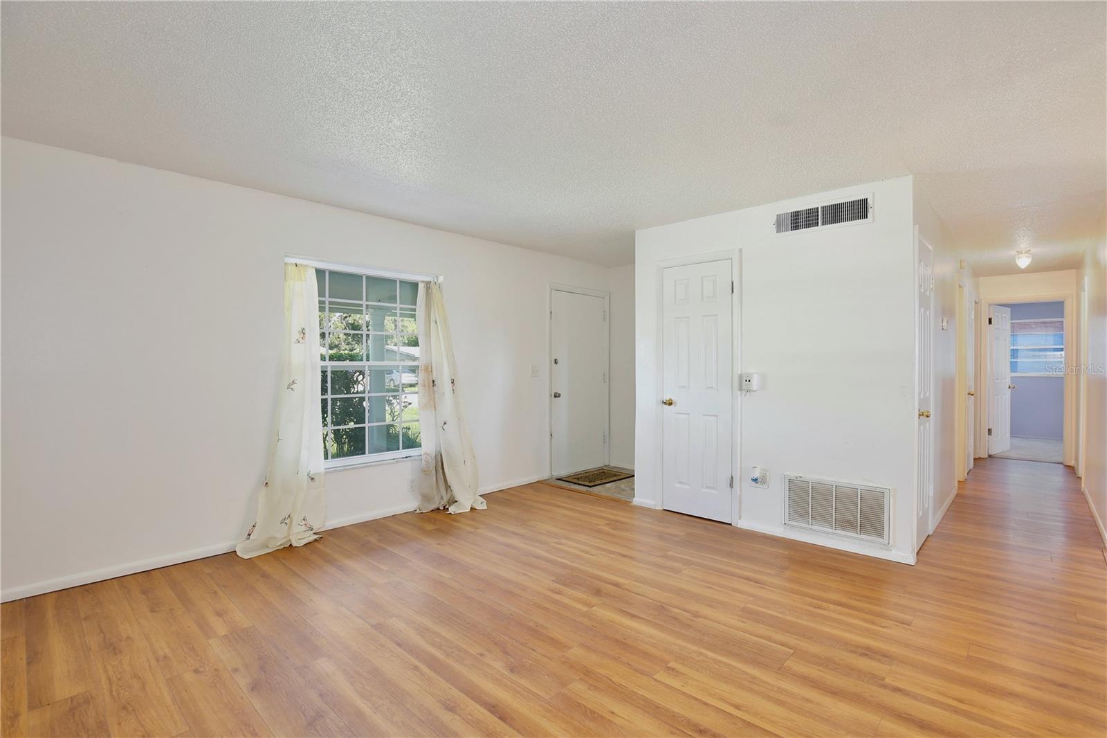 2319 Continental Blvd Property Photo 7