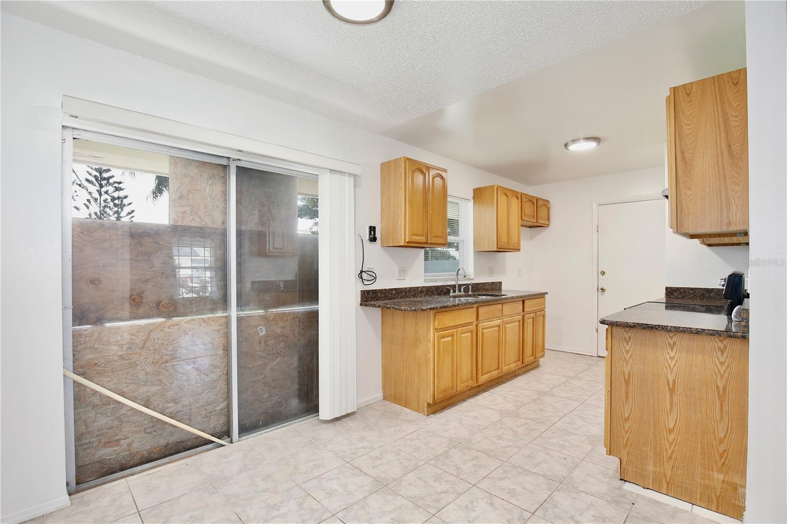 2319 Continental Blvd Property Photo 8
