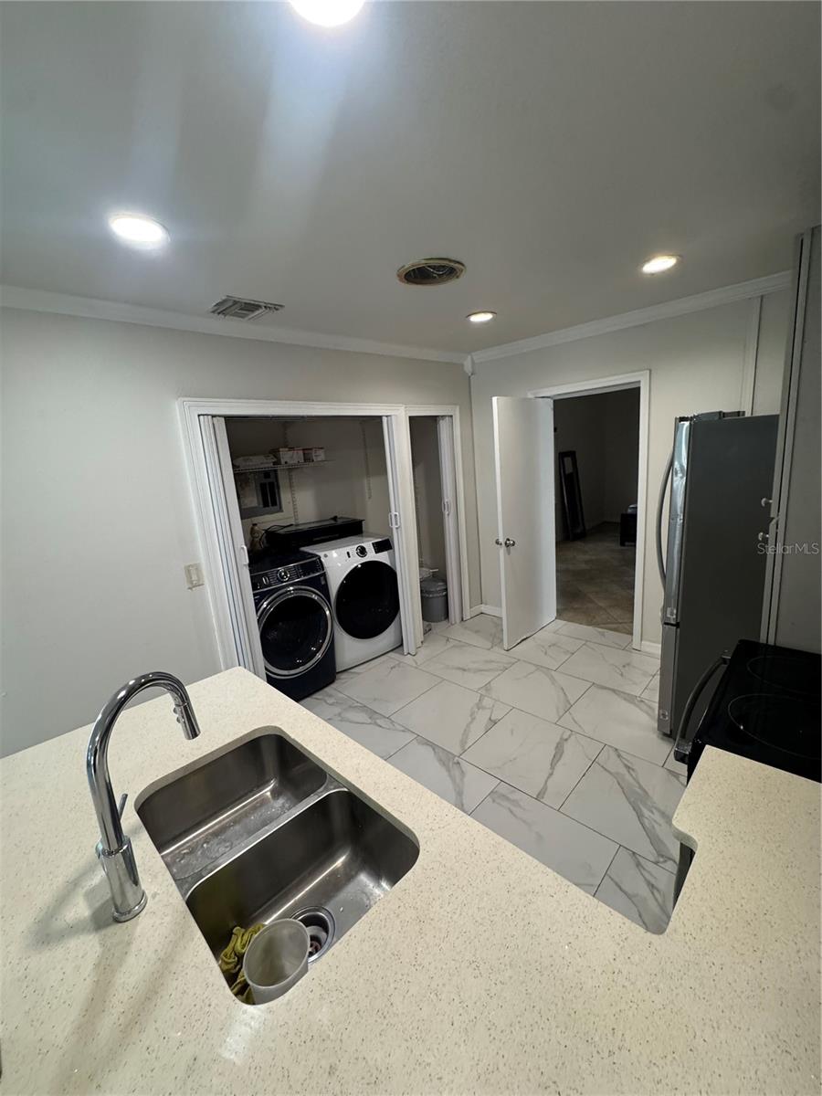 1515 Mabbette St Property Photo 4