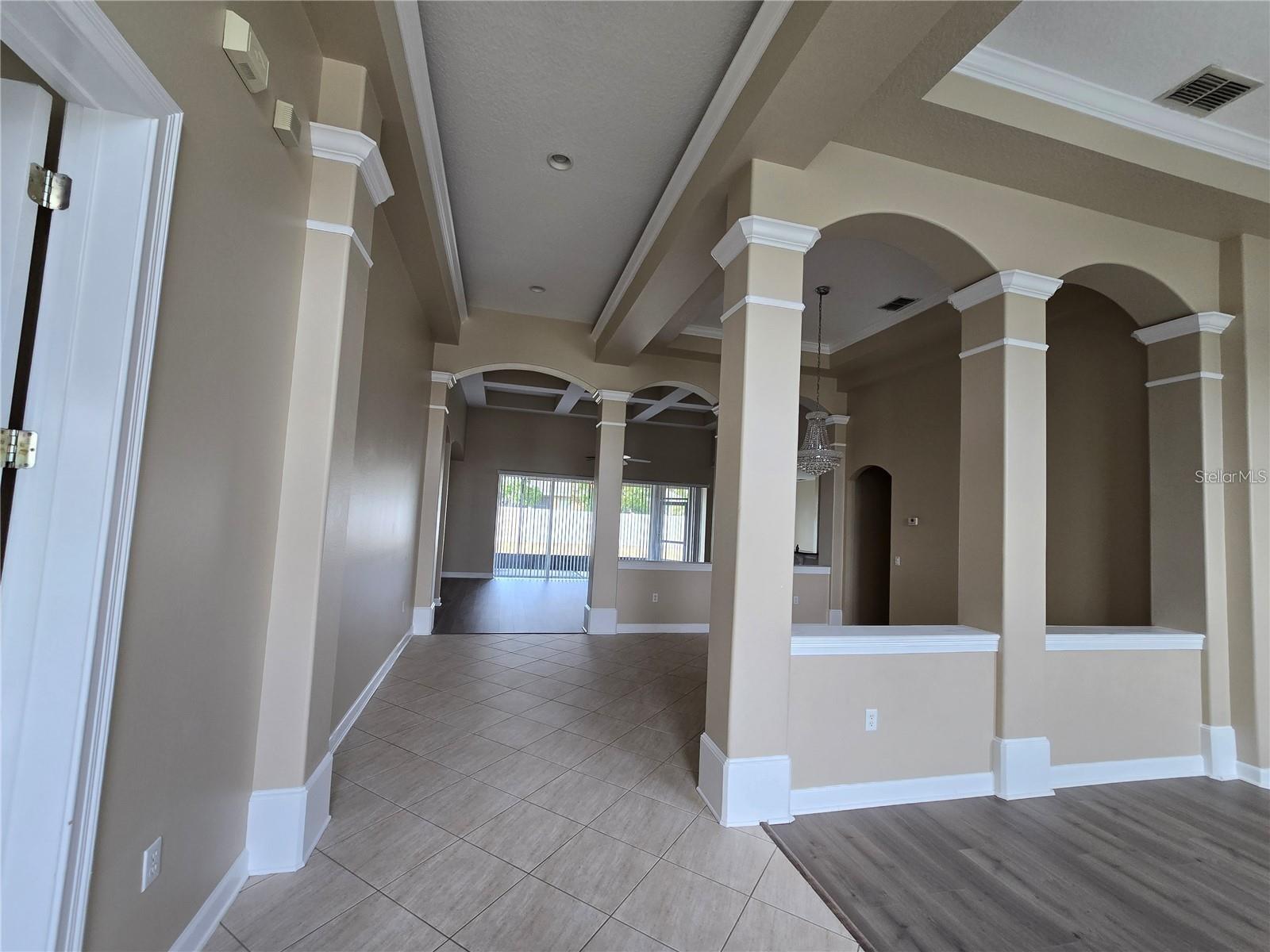 13613 Larsen Ln Property Photo 3