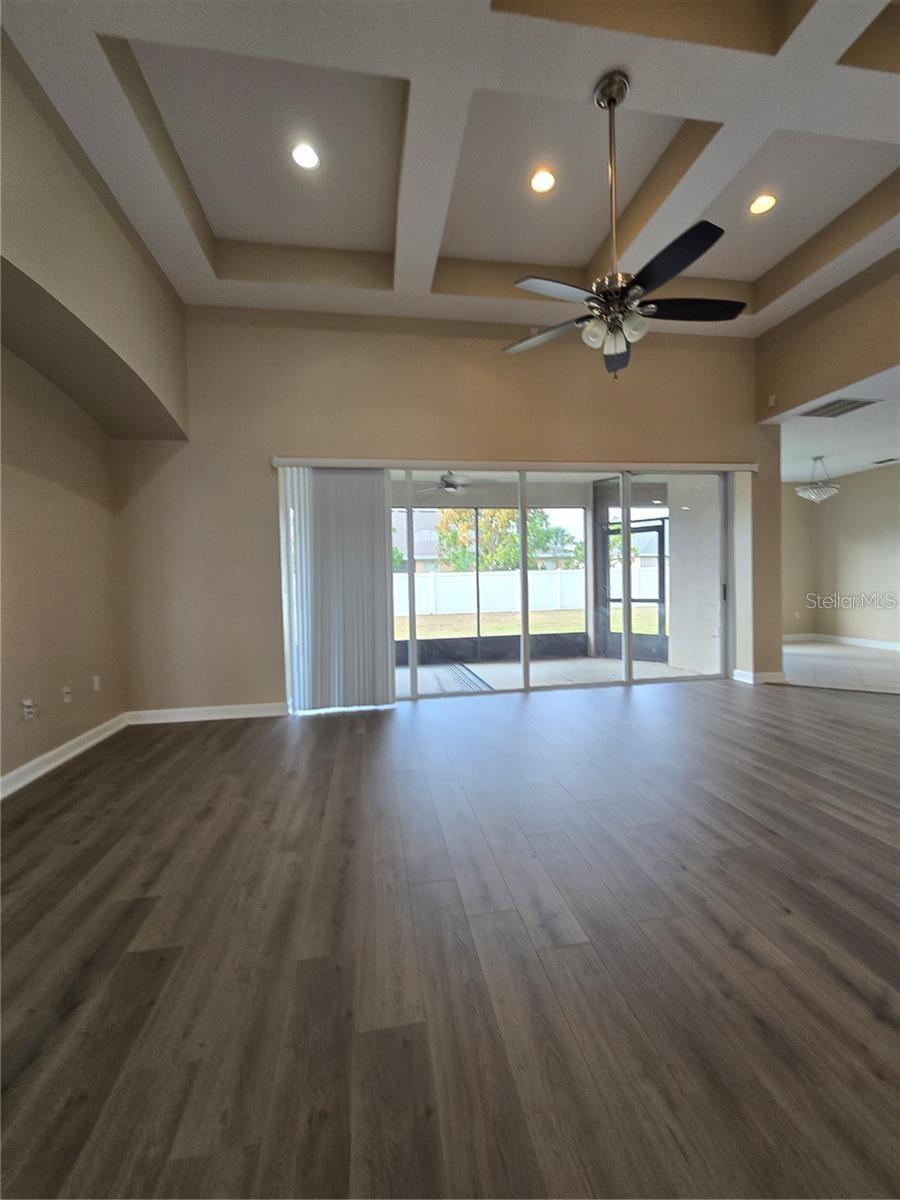 13613 Larsen Ln Property Photo 8